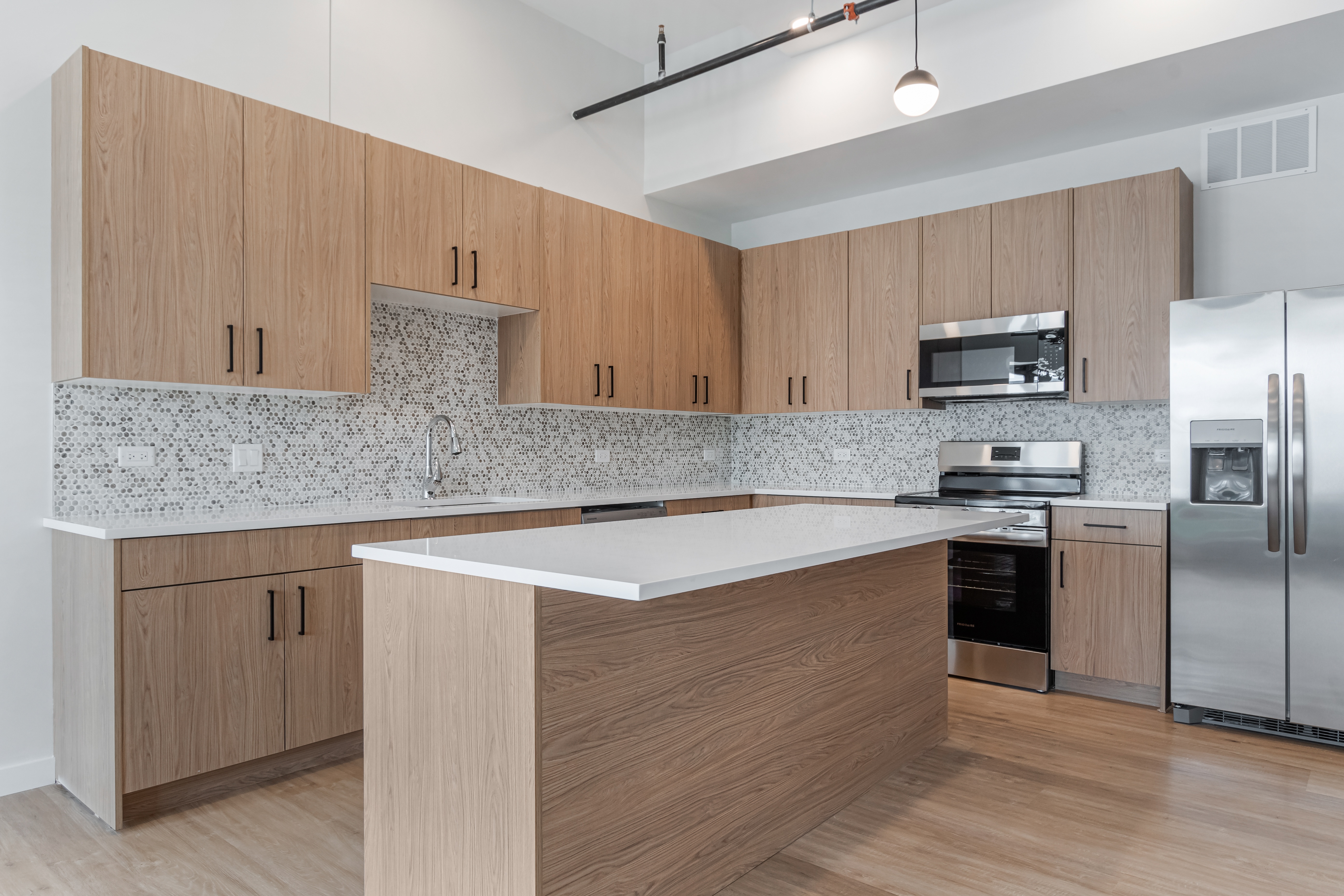 805 N. Milwaukee 805 N. Milwaukee Ave., Chicago 60642 - Leasing by Cross Street