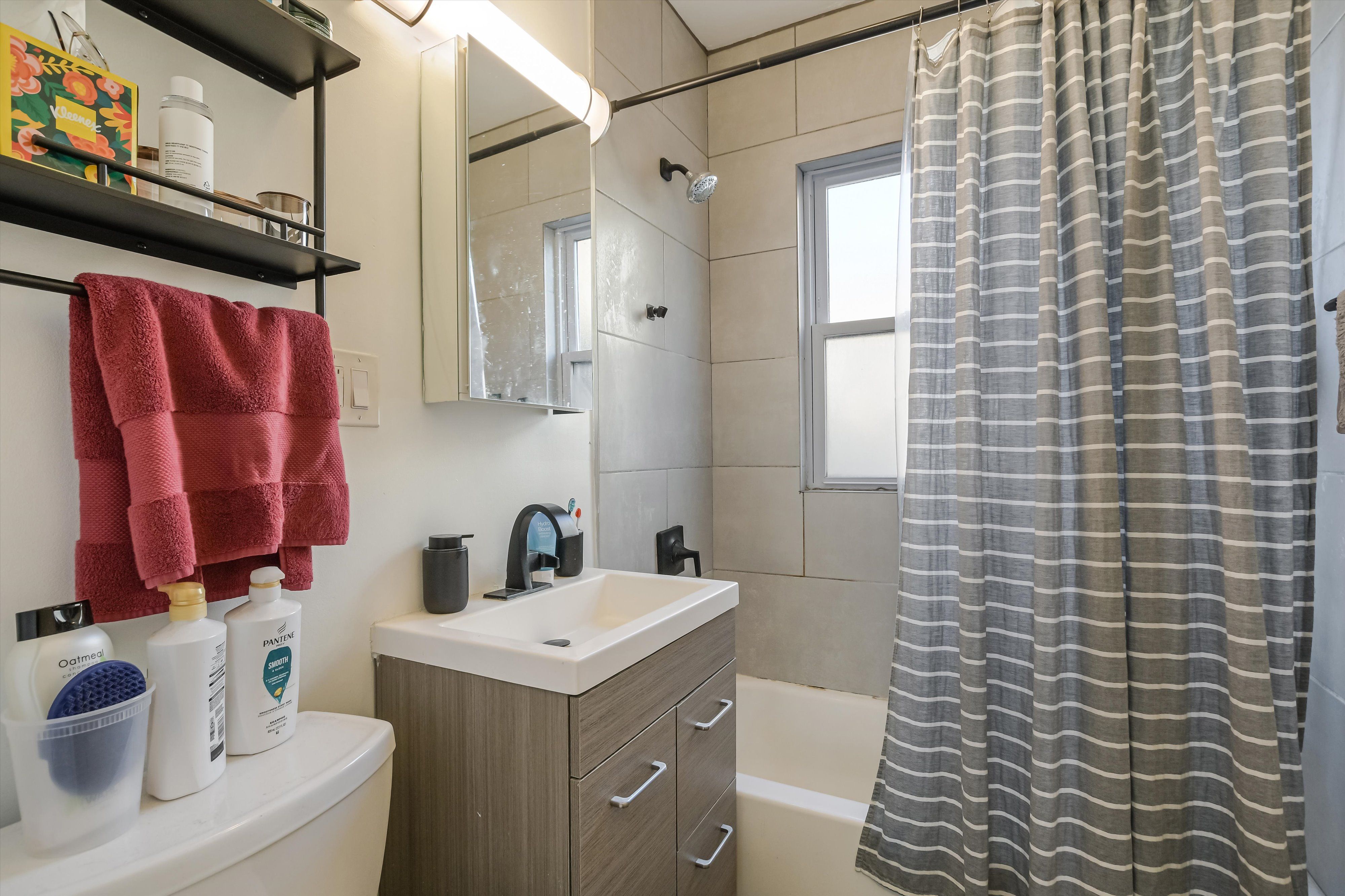 3228 N. Hamlin Ave. 3228 N. Hamlin Ave., Chicago, IL 60618 Avondale - Leasing by Cross Street