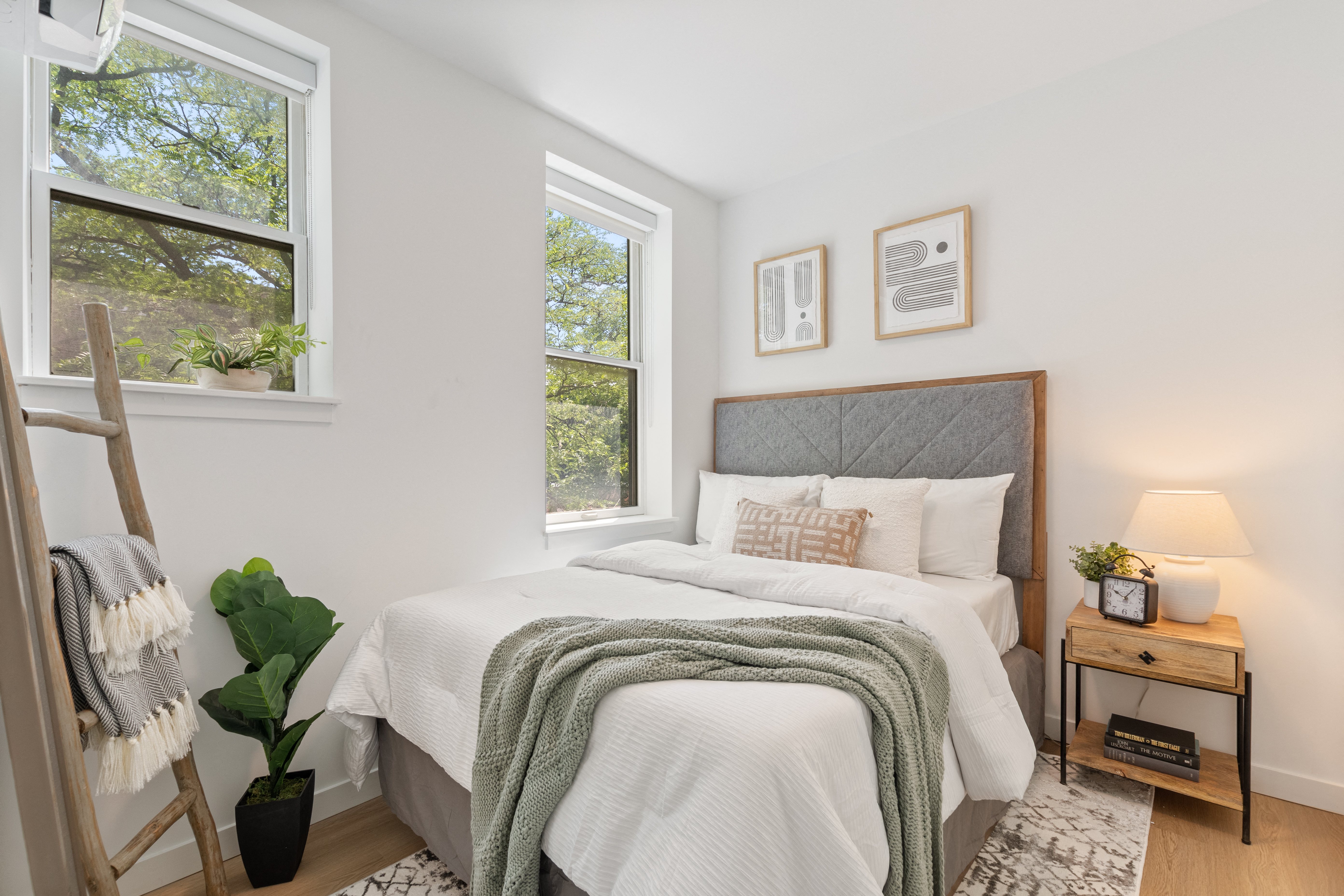 1650 W. Roscoe St. 1650 W. Roscoe St., Chicago, IL 60657 - Leasing by Cross Street