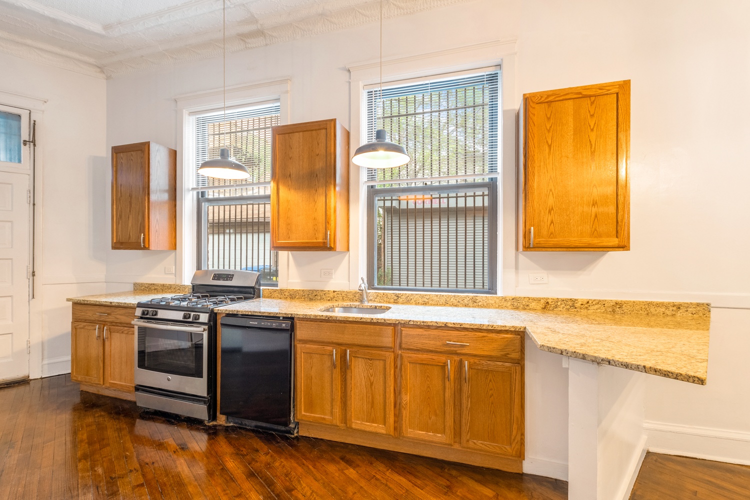 1230-34 W. Grace St. 1230-34 W. Grace St., Chicago, IL 60613 Wrigleyville - Leasing by Cross Street
