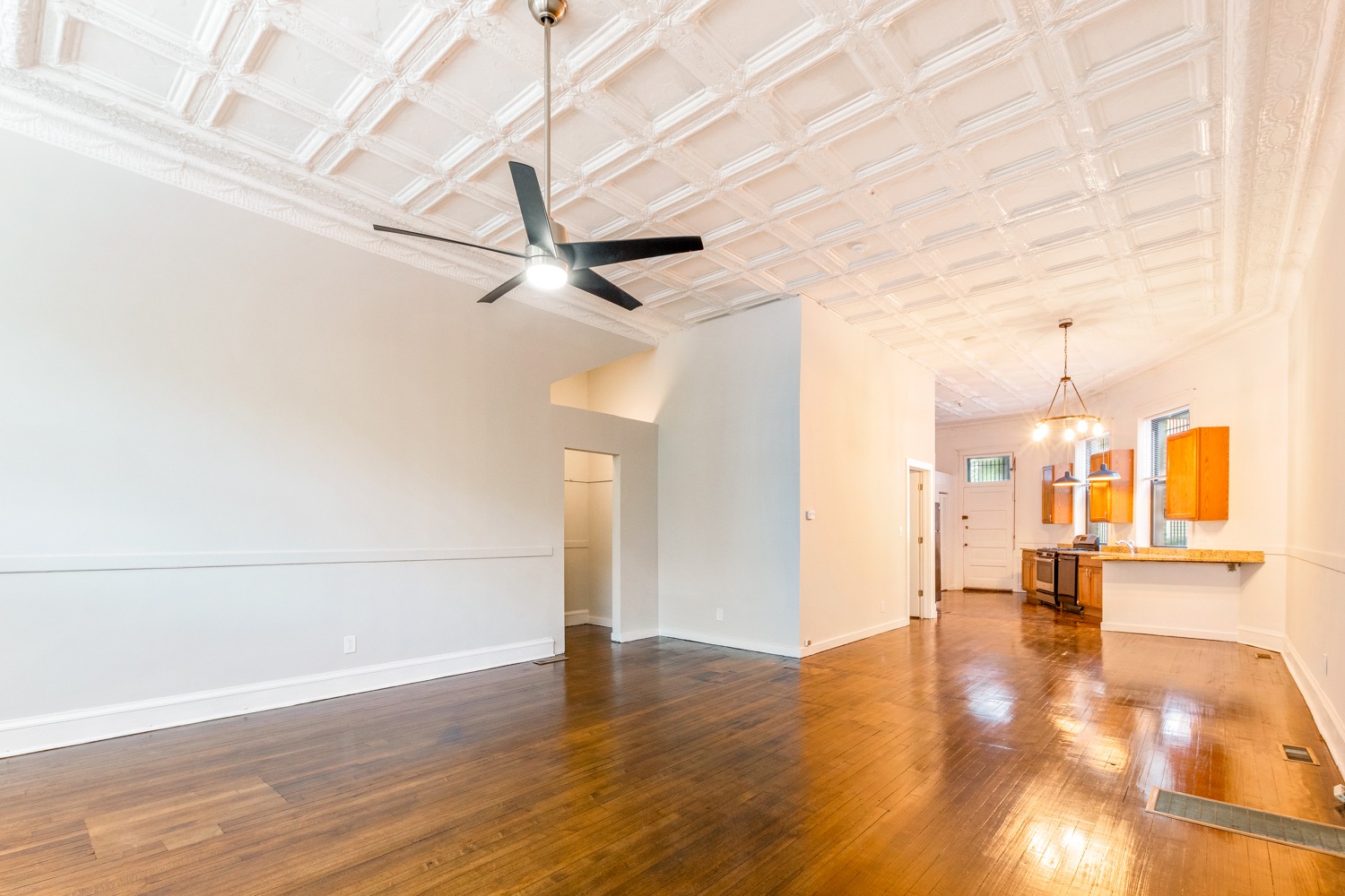 1230-34 W. Grace St. 1230-34 W. Grace St., Chicago, IL 60613 Wrigleyville - Leasing by Cross Street