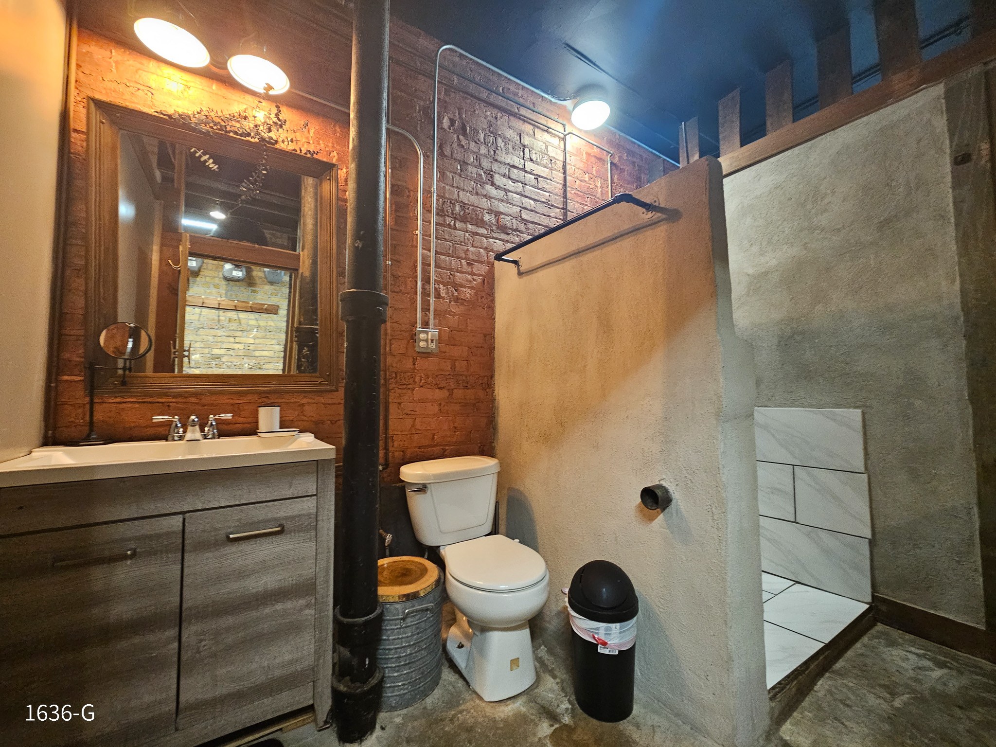 1634-38 W Granville Ave./ 6205-11 N Paulina St. 1634 W Granville Ave., Chicago 60660 Edgewater - Leasing by Cross Street