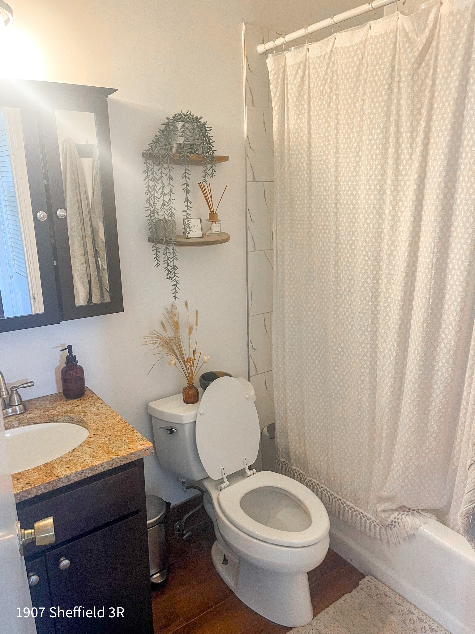 1907 N Sheffield Ave 1907 N Sheffield Ave, Chicago, IL 60614 - Leasing by Cross Street