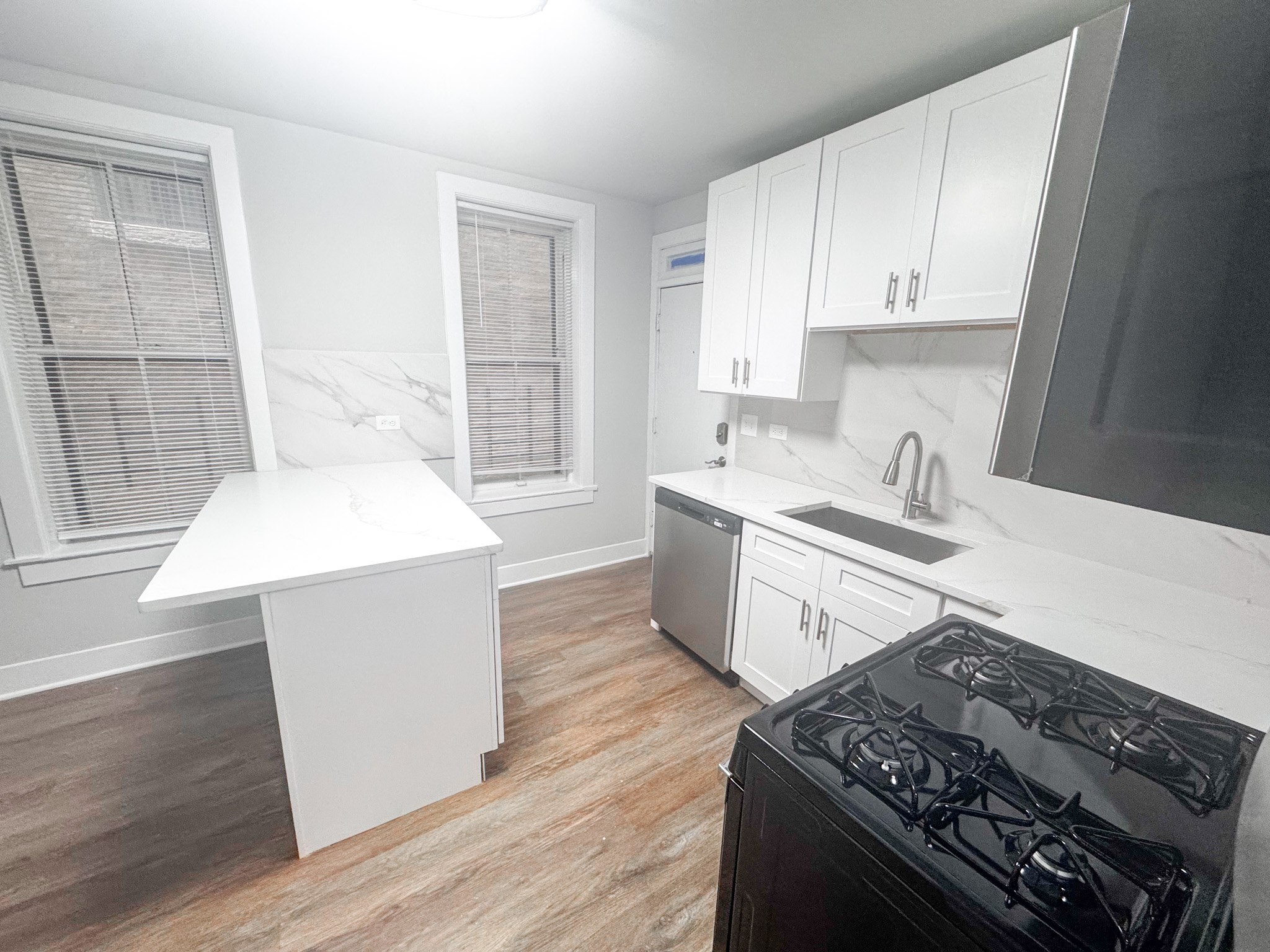 2046 W. Charleston St. 2046 W. Charleston St., Chicago, IL 60647 Bucktown - Leasing by Cross Street