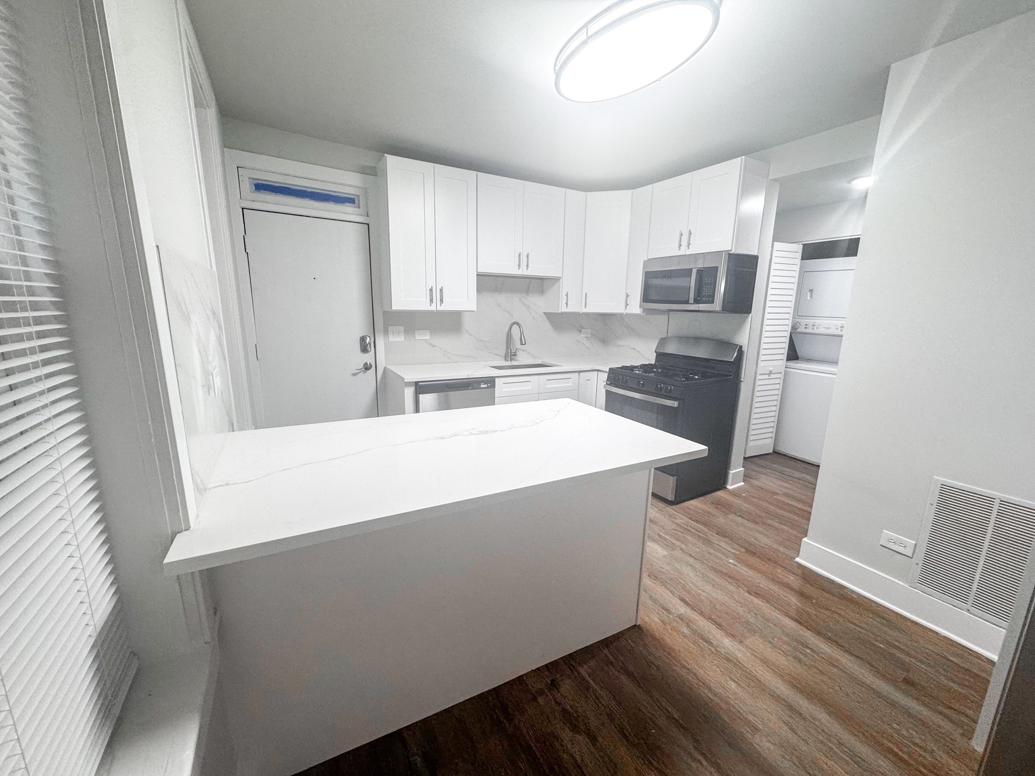 2046 W. Charleston St. 2046 W. Charleston St., Chicago, IL 60647 Bucktown - Leasing by Cross Street