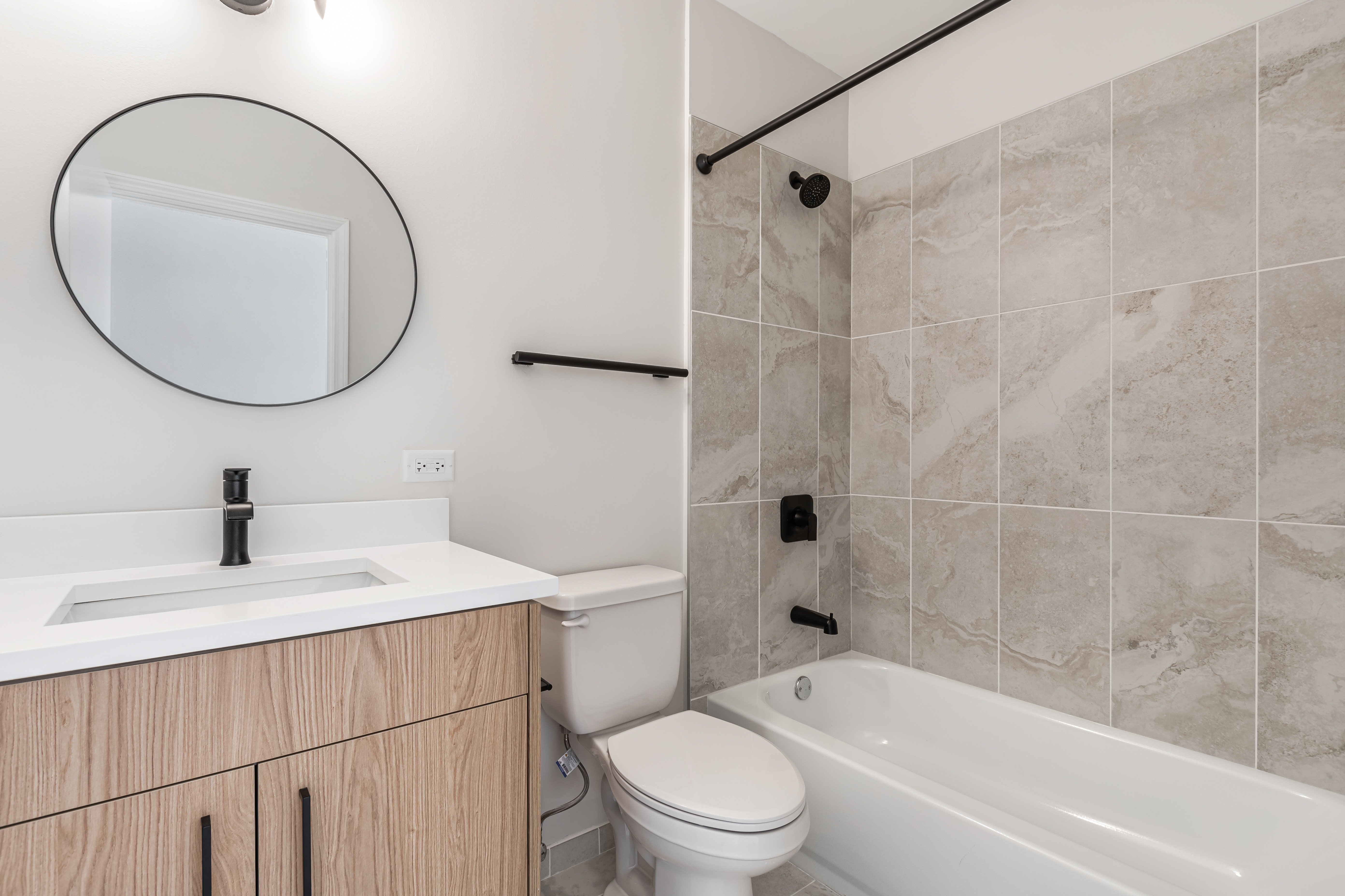 805 N. Milwaukee 805 N. Milwaukee Ave., Chicago 60642 River West - Leasing by Cross Street