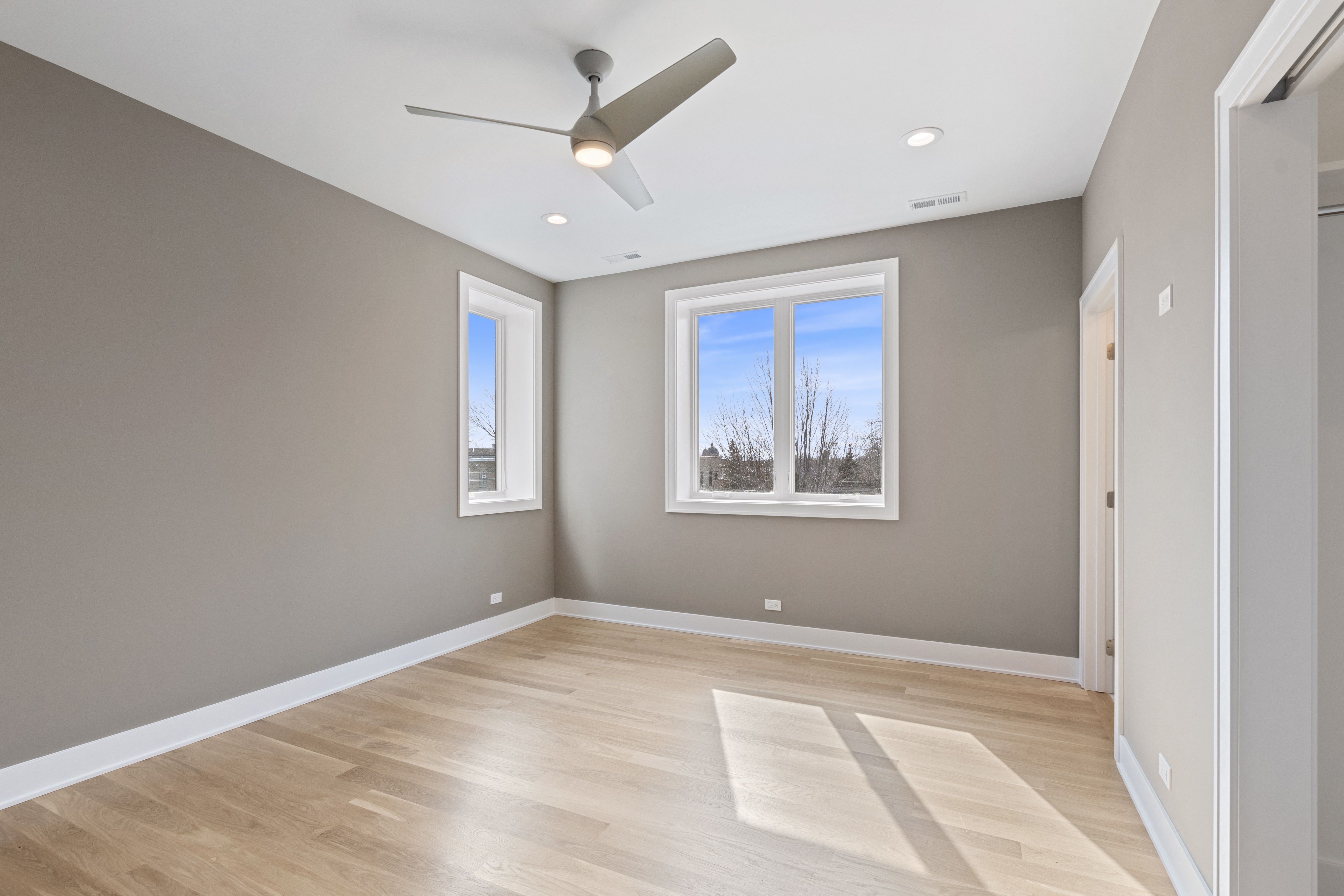 4861 N Hermitage Ave 4861 N Hermitage Ave, Chicago, IL 60640 - Leasing by Cross Street