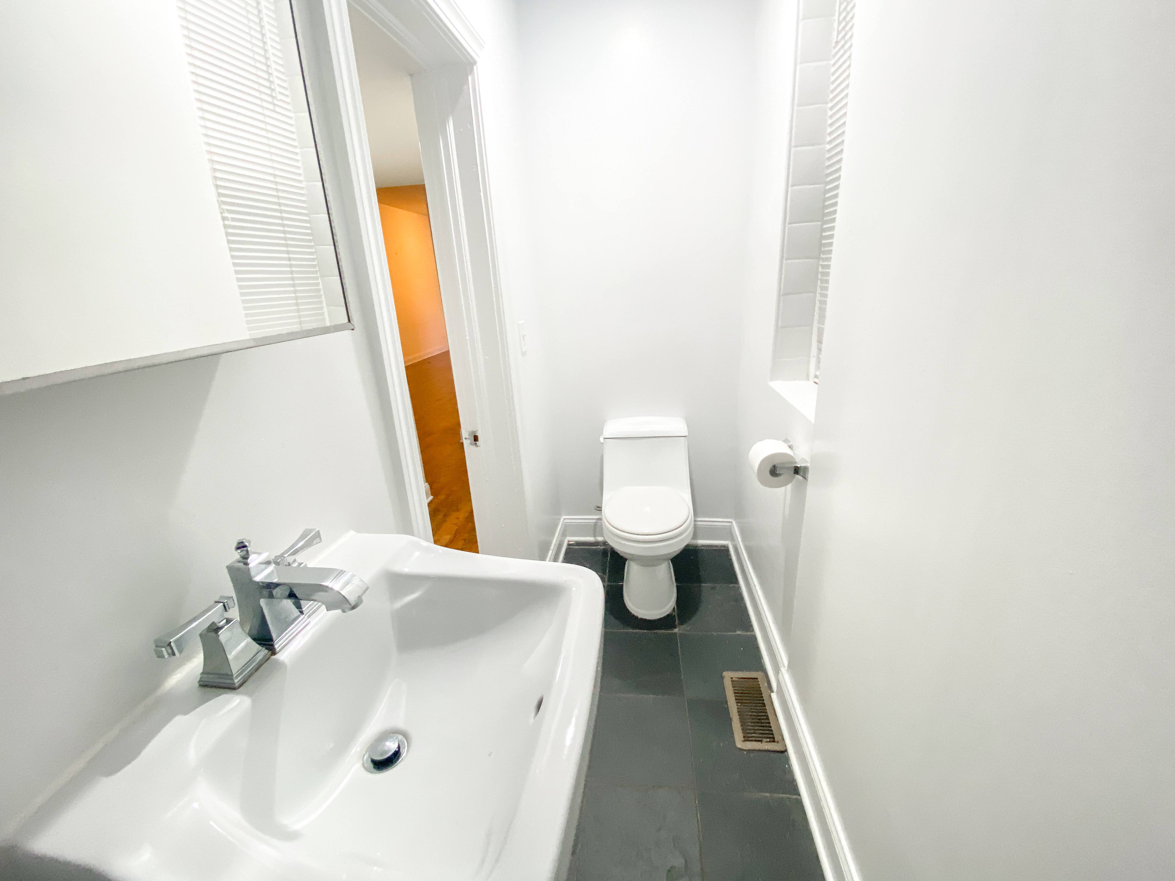 2102 N. Hoyne Ave. 2102 N. Hoyne Ave., Chicago, IL 60647 Bucktown - Leasing by Cross Street