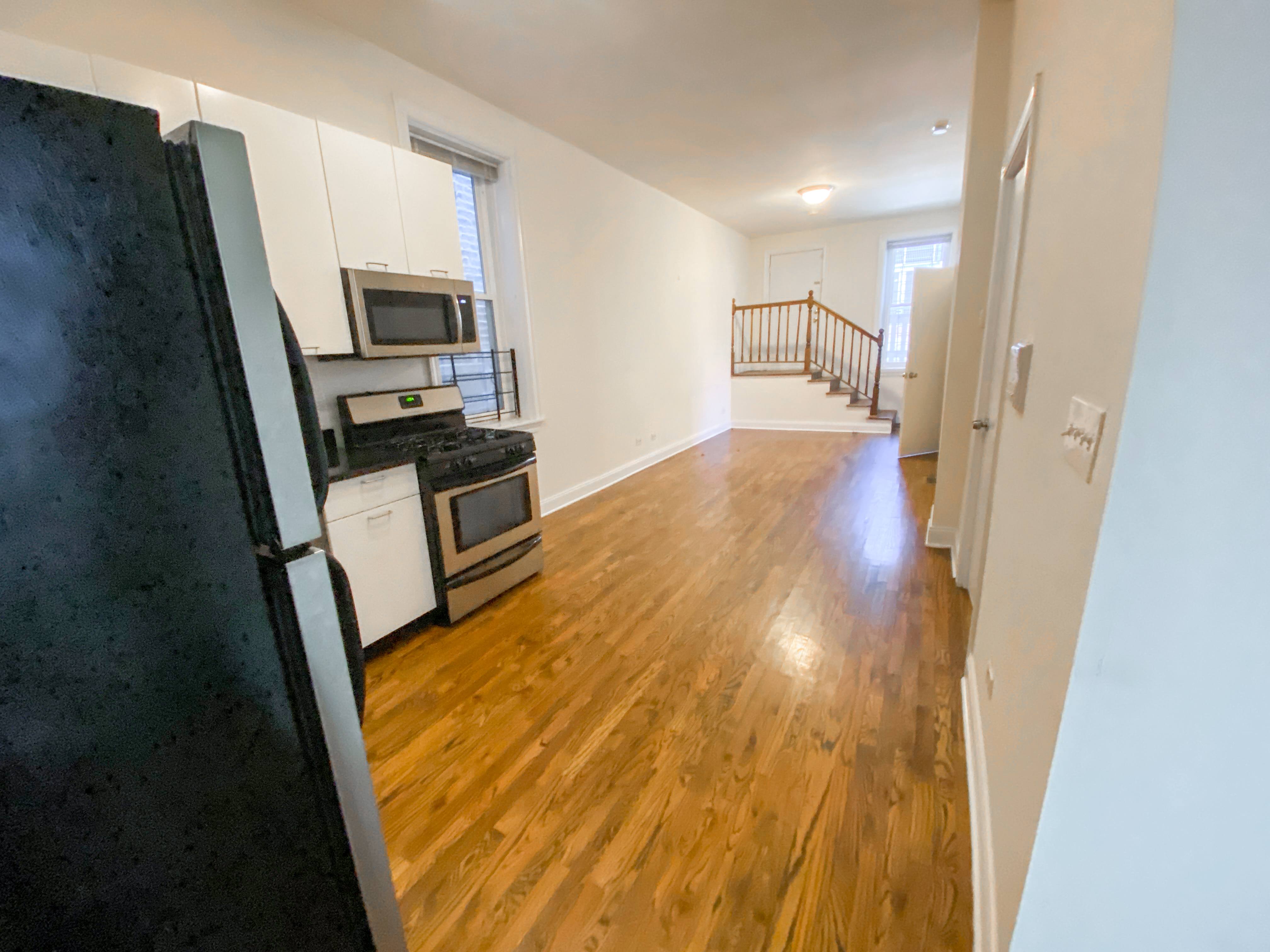 2102 N. Hoyne Ave. 2102 N. Hoyne Ave., Chicago, IL 60647 Bucktown - Leasing by Cross Street