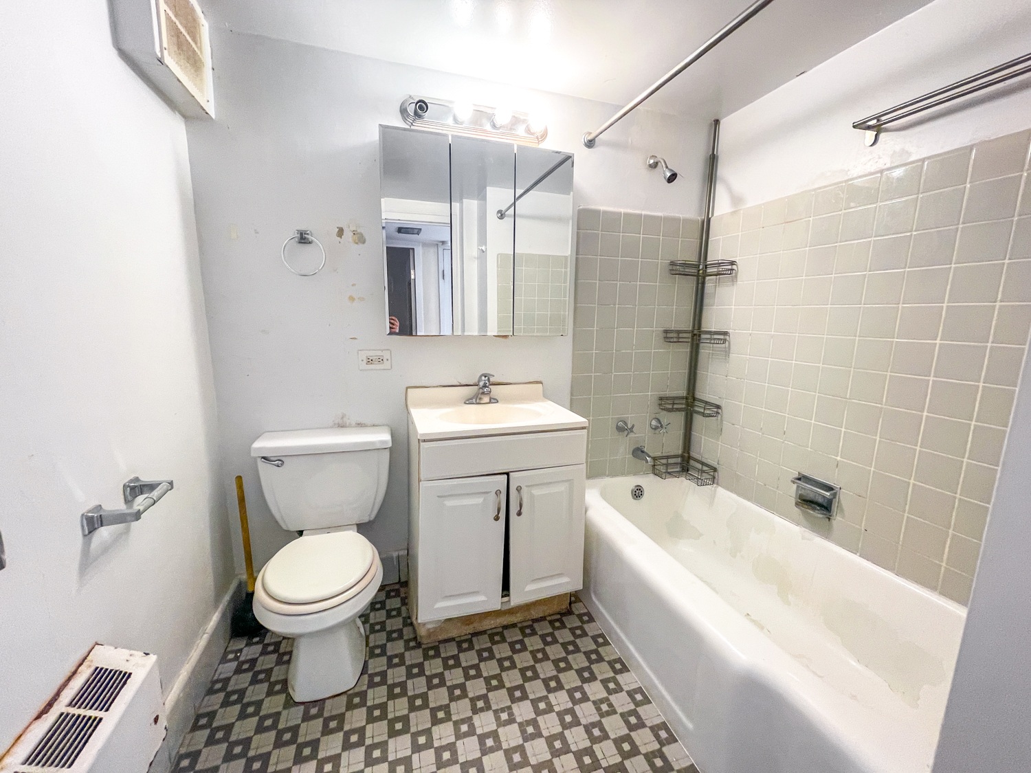 2104-24 W. Farragut Ave. 2104 W. Farragut Ave., Chicago, IL 60625