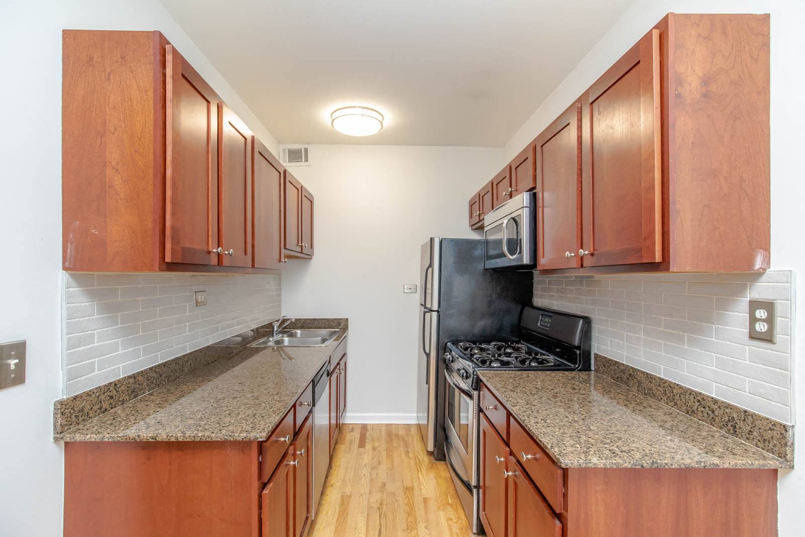 931 W Leland Ave 931 W Leland Ave, Chicago, IL 60640 - Leasing by Cross Street