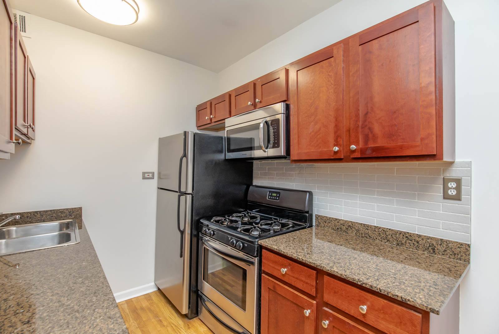 931 W Leland Ave 931 W Leland Ave, Chicago, IL 60640 - Leasing by Cross Street