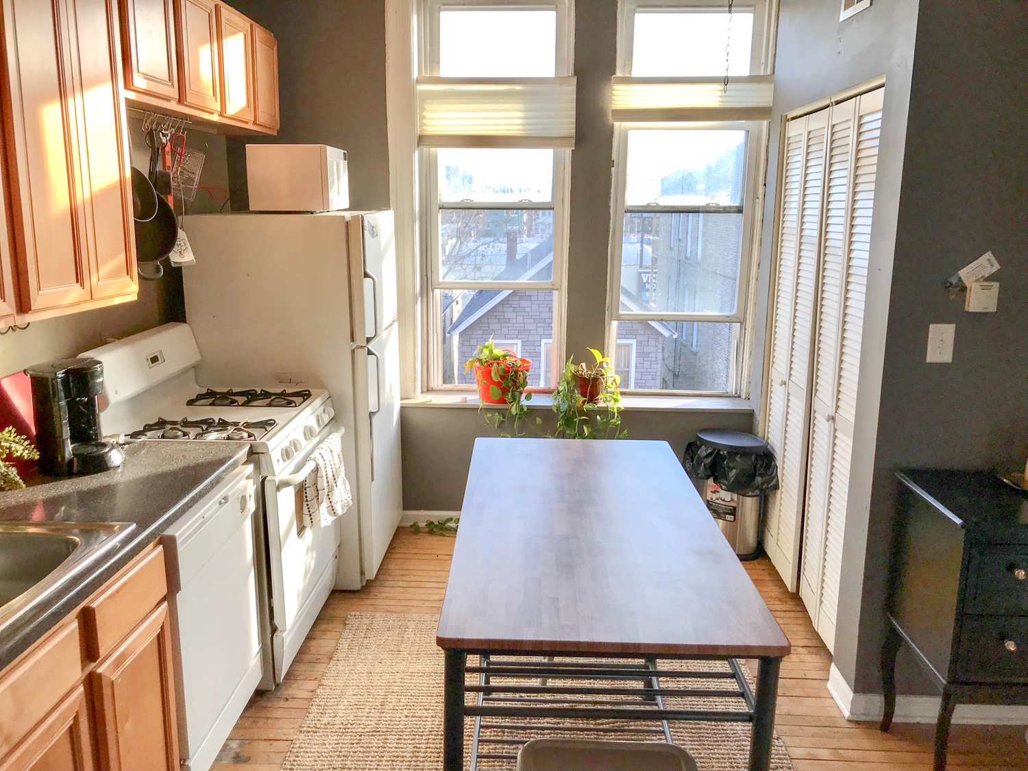 2350-52 W. Ohio St. / 601 N. Western Ave. 2350-52 W. Ohio St., Chicago, IL 60612 West Town - Leasing by Cross Street