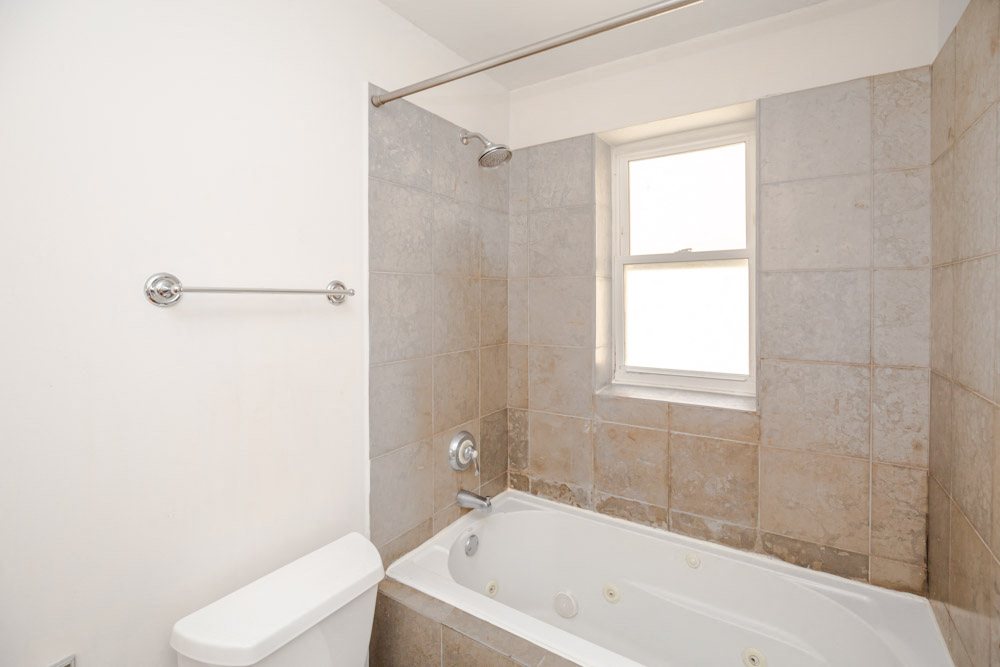 1150-56 W Cornelia / 3501-03 N Racine 1150-56 W Cornelia / 3501-03  N Racine, Chicago, IL 60657 Wrigleyville - Leasing by Cross Street