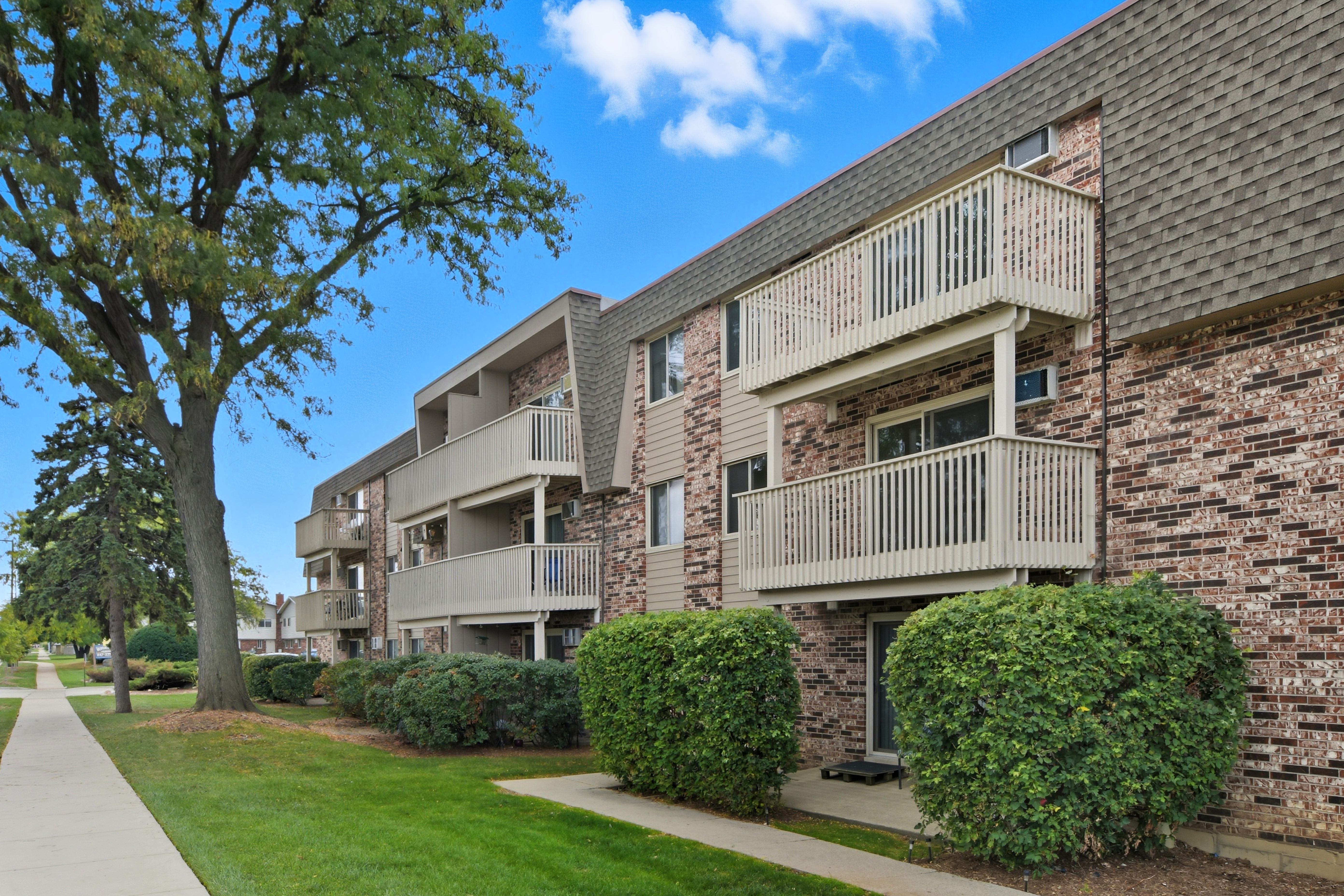 Buffalo Creek 70 S Buffalo Grove Rd, IL 60089