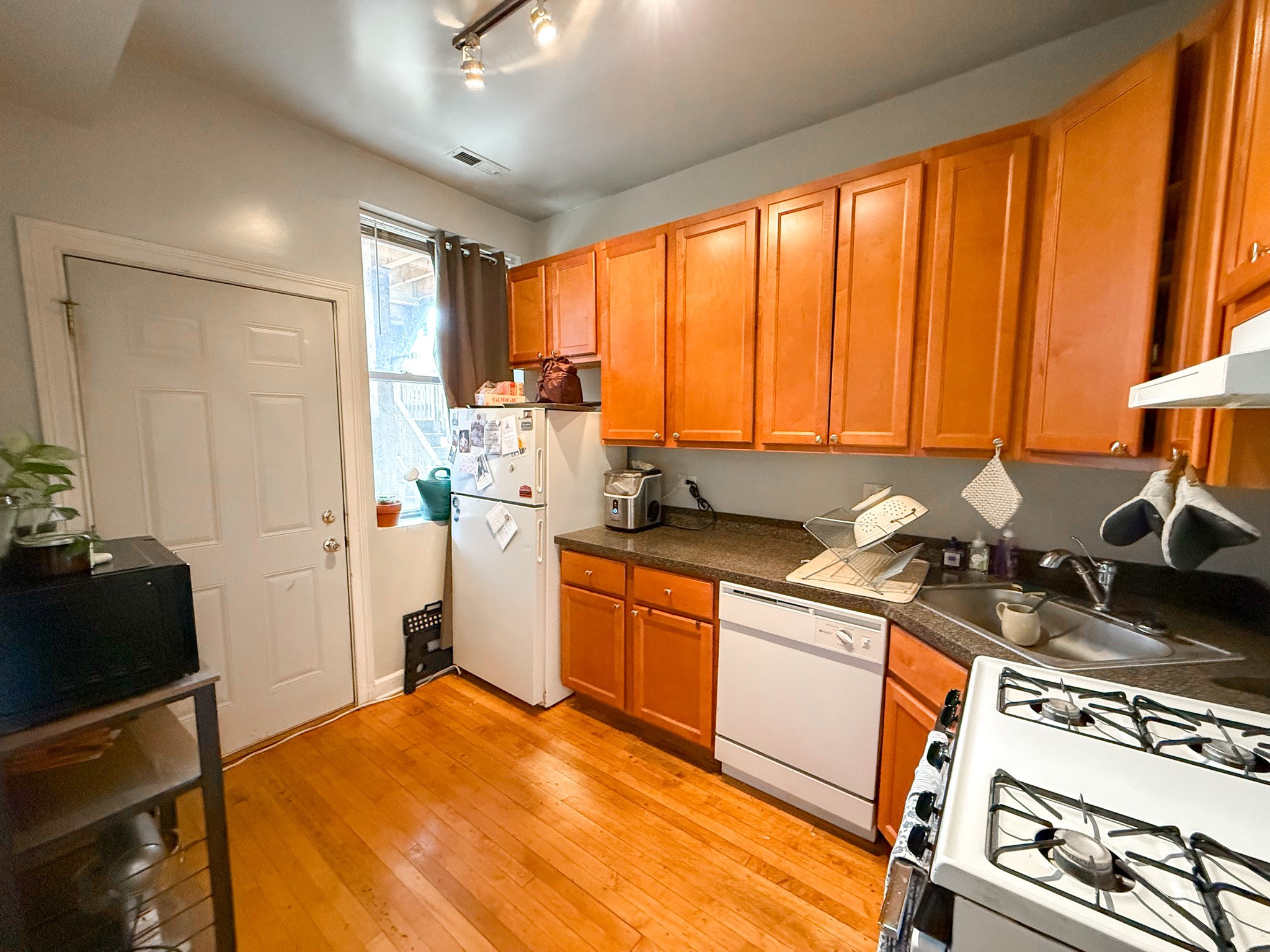2737-39 N. Mildred Ave. 2737-39 N. Mildred Ave., Chicago 60614 - Leasing by Cross Street