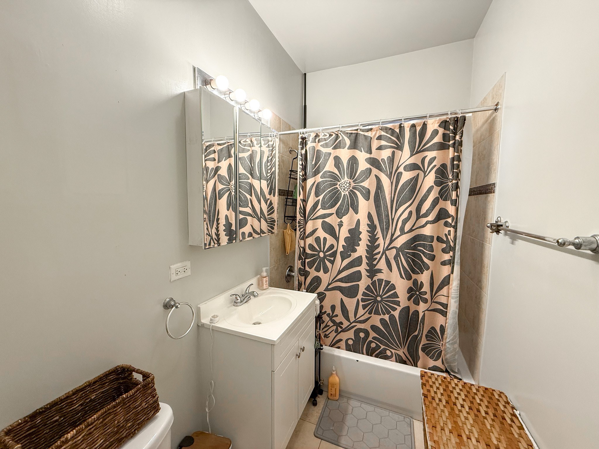 2737-39 N. Mildred Ave. 2737-39 N. Mildred Ave., Chicago 60614 - Leasing by Cross Street