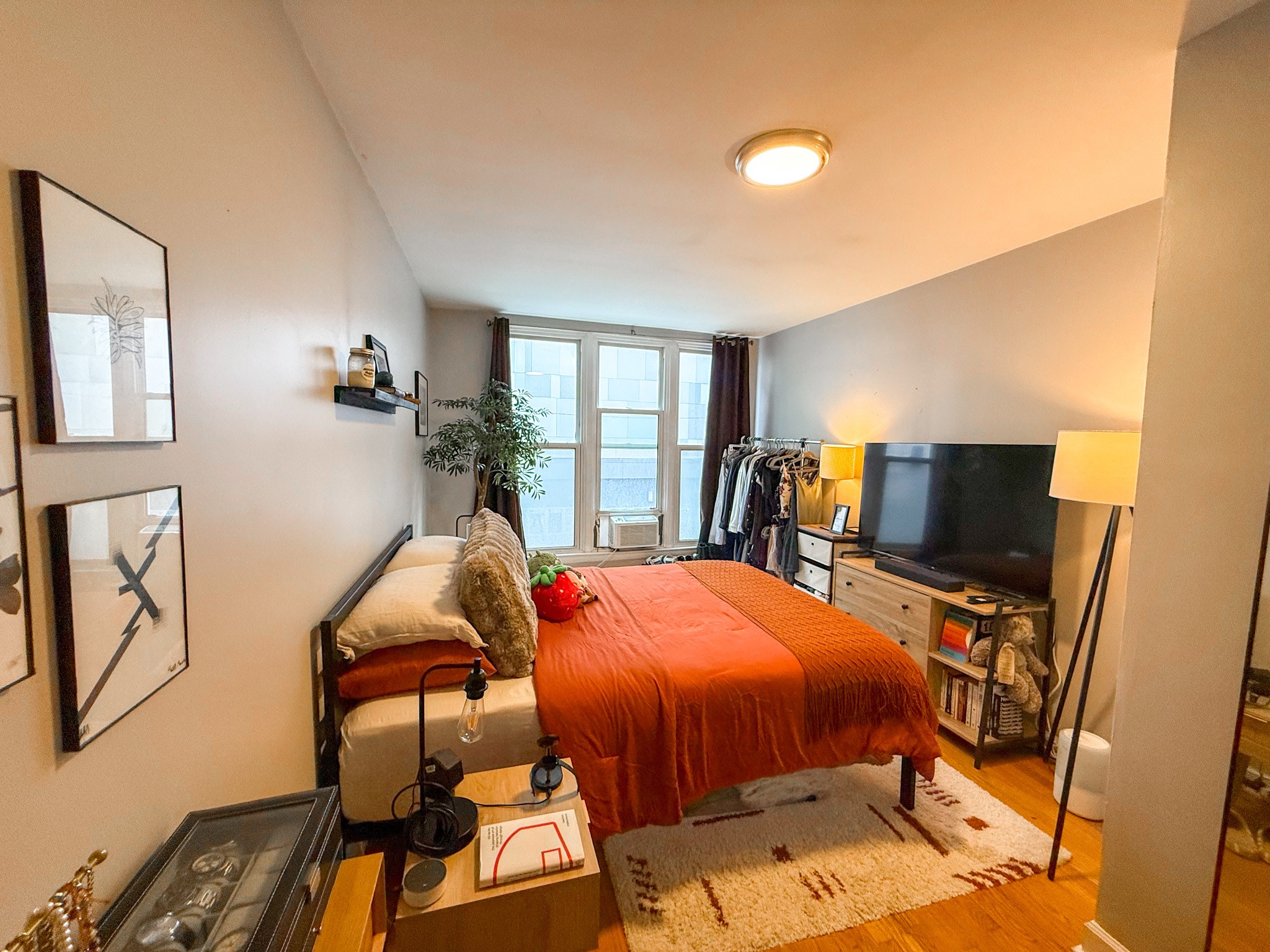 2827 N. Clark St. 2827 N. Clark St., Chicago, IL 60657 Lake View - Leasing by Cross Street