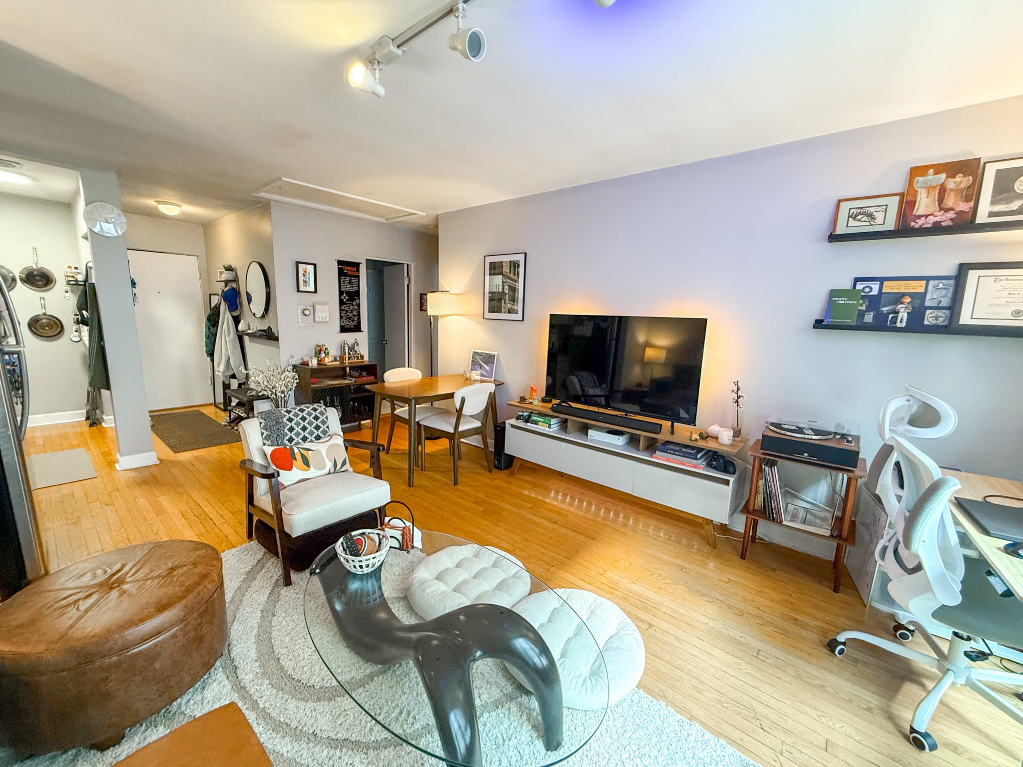 2827 N. Clark St. 2827 N. Clark St., Chicago, IL 60657 Lake View - Leasing by Cross Street