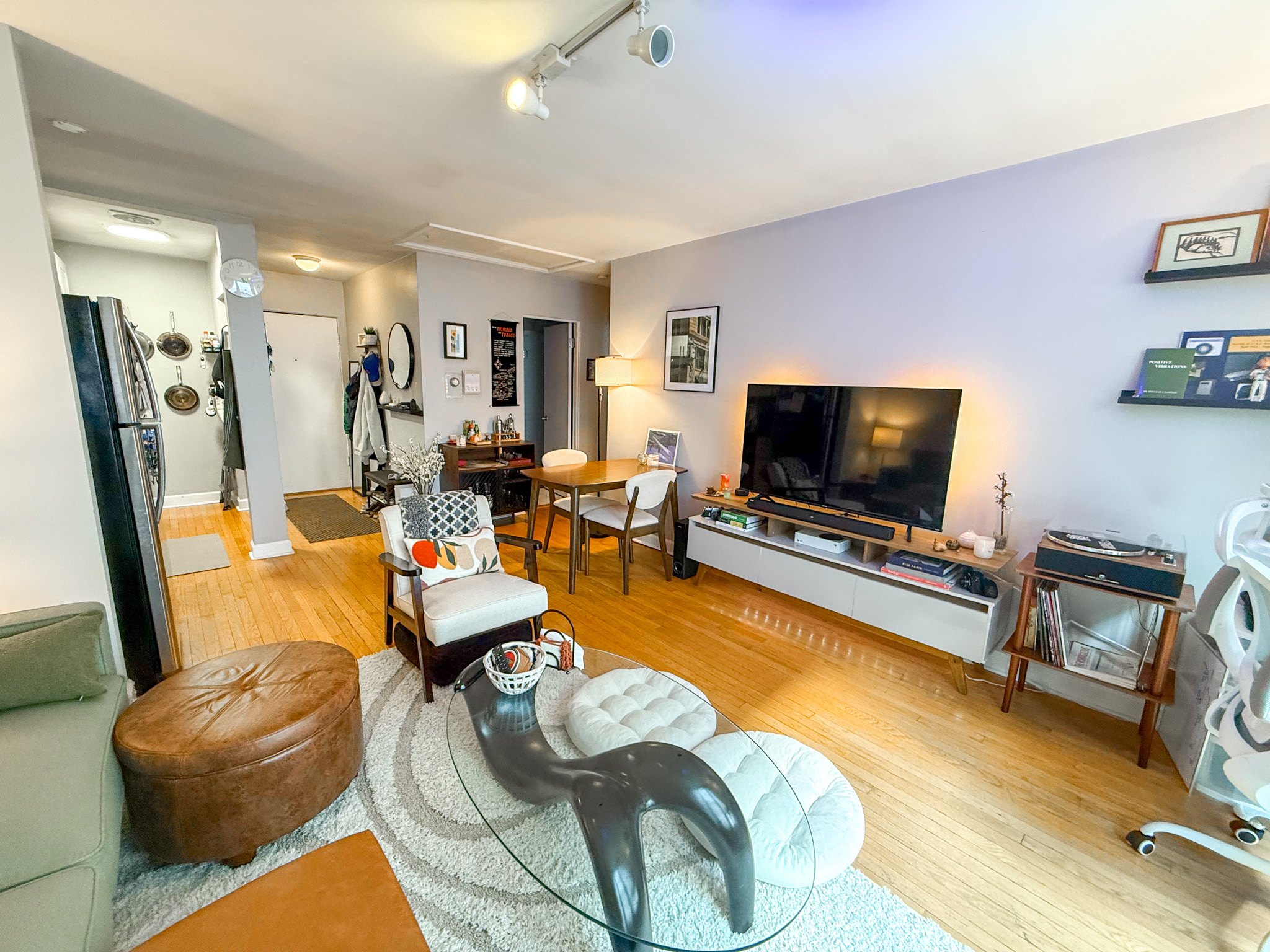 2827 N. Clark St. 2827 N. Clark St., Chicago, IL 60657 Lake View - Leasing by Cross Street