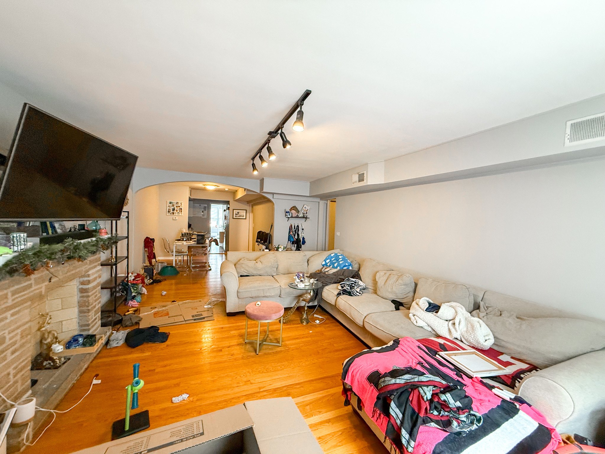 2831 N Clark 2831 N. Clark St., Chicago, IL 60657 Lake View - Leasing by Cross Street