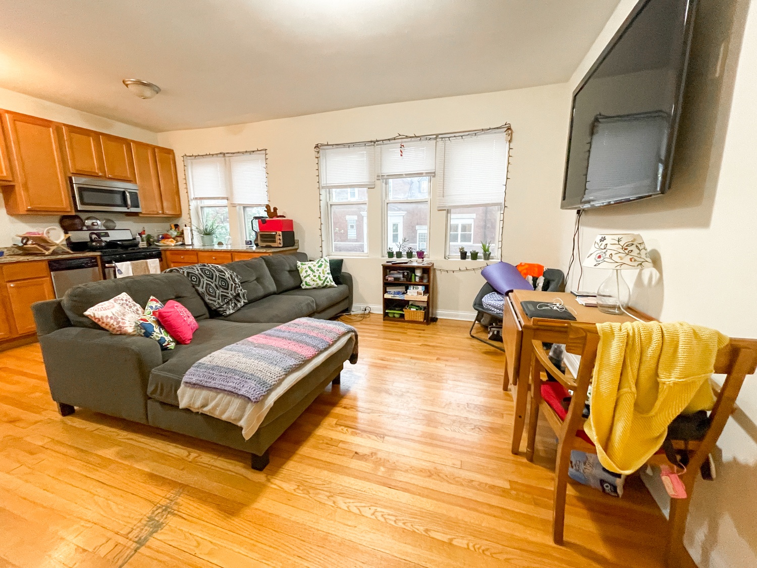 3001-07 N. Spaulding Ave./ 3242-48 W. Wellington Ave. 3001 N. Spaulding Ave., Chicago, IL 60618 Avondale - Leasing by Cross Street