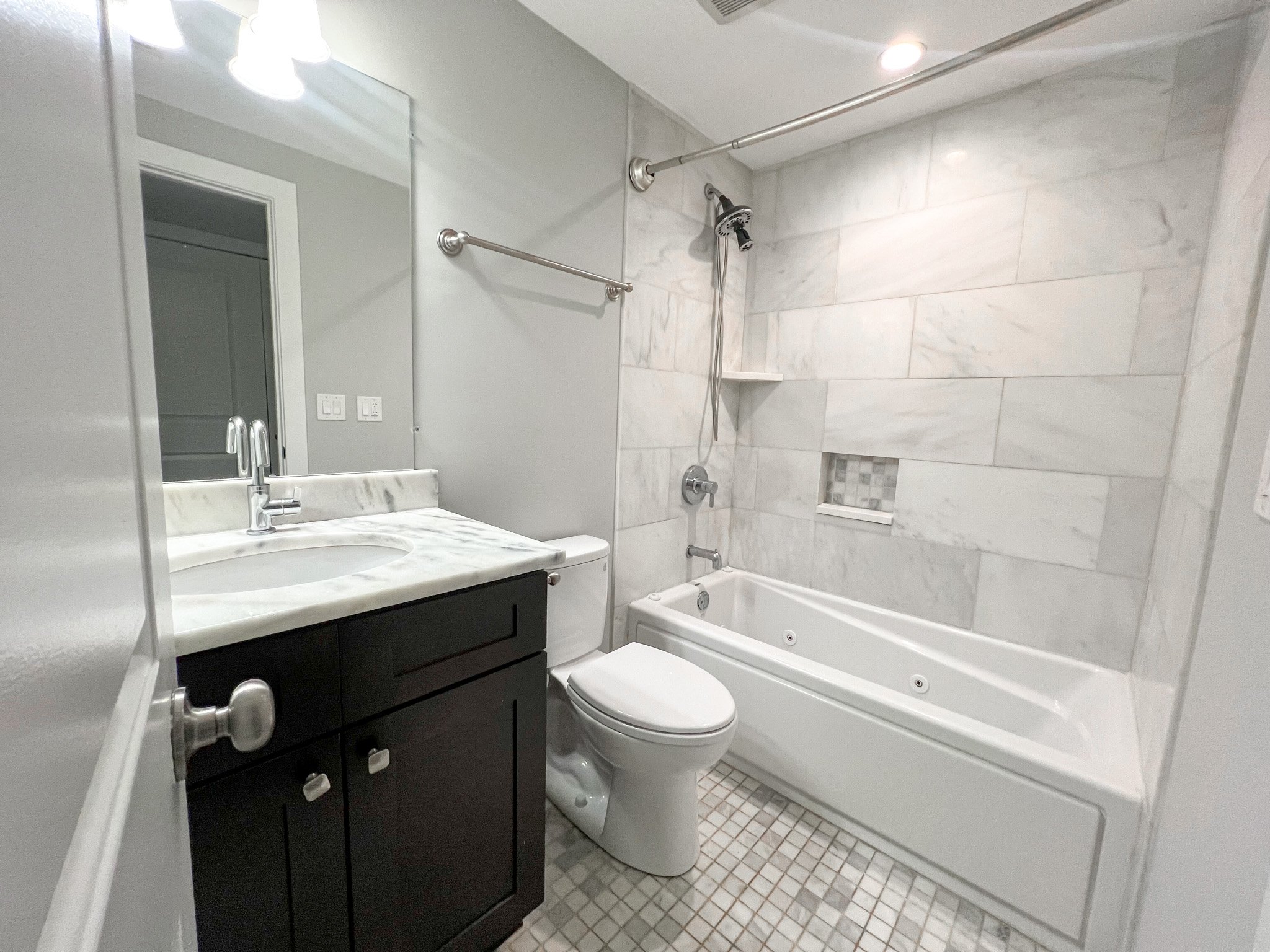 3155 N. Pine Grove Ave. 3155 N. Pine Grove Ave., Chicago, IL 60657 Lake View East - Leasing by Cross Street