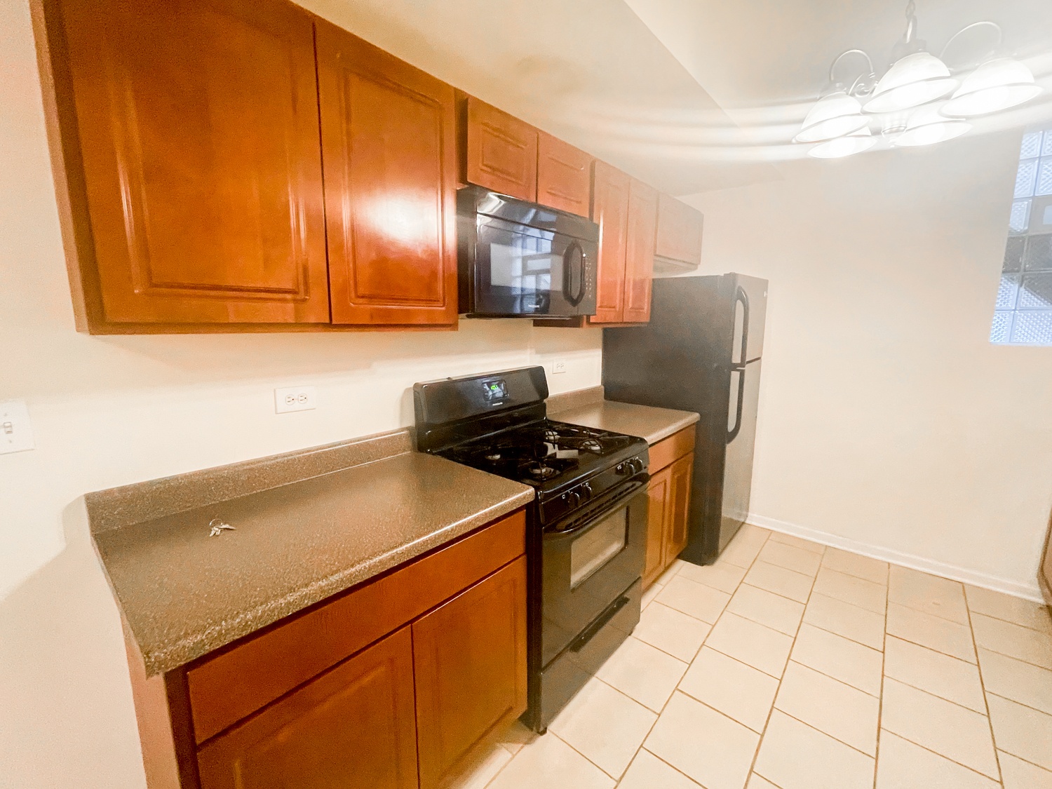 1901-03 W. Addison St. 1901 W. Addison St., Chicago, IL 60613 Roscoe Village - Leasing by Cross Street