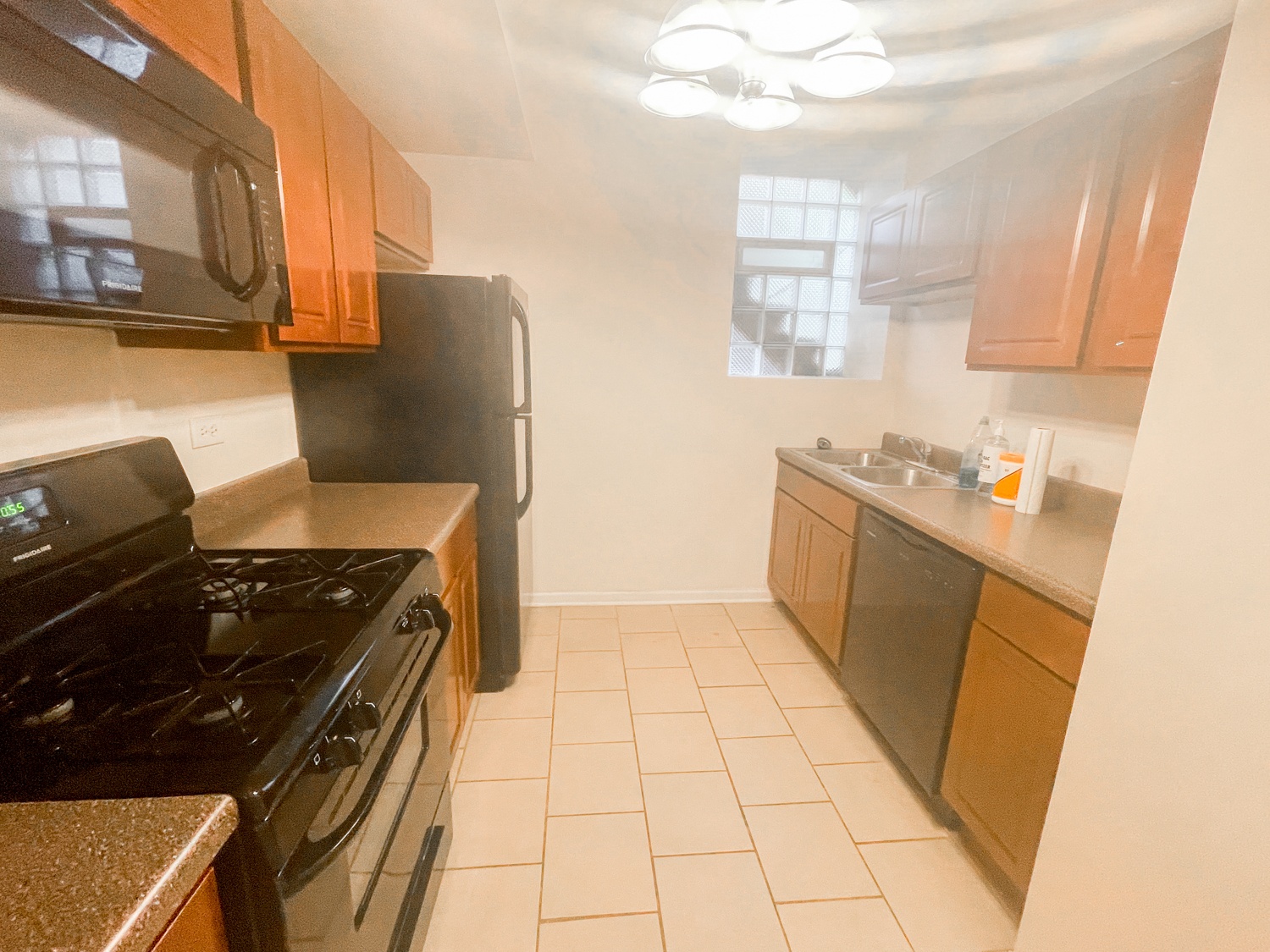 1901-03 W. Addison St. 1901 W. Addison St., Chicago, IL 60613 Roscoe Village - Leasing by Cross Street