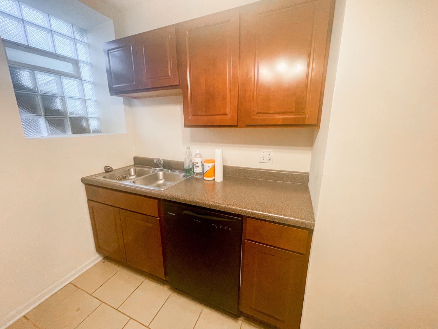 1901-03 W. Addison St. 1901 W. Addison St., Chicago, IL 60613 Roscoe Village - Leasing by Cross Street