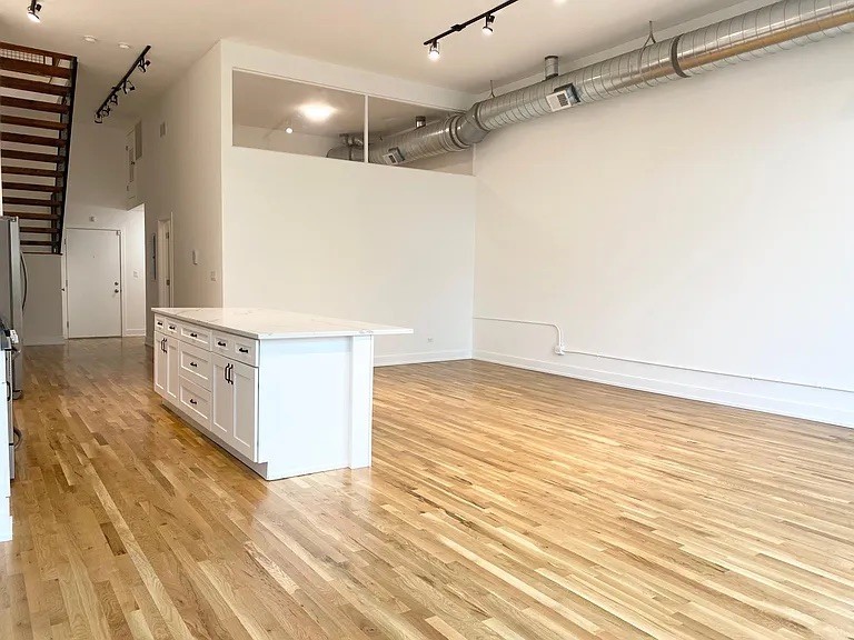 1348 N. Milwaukee Ave. 1348 N. Milwaukee Ave., Chicago 60622 Wicker Park - Leasing by Cross Street