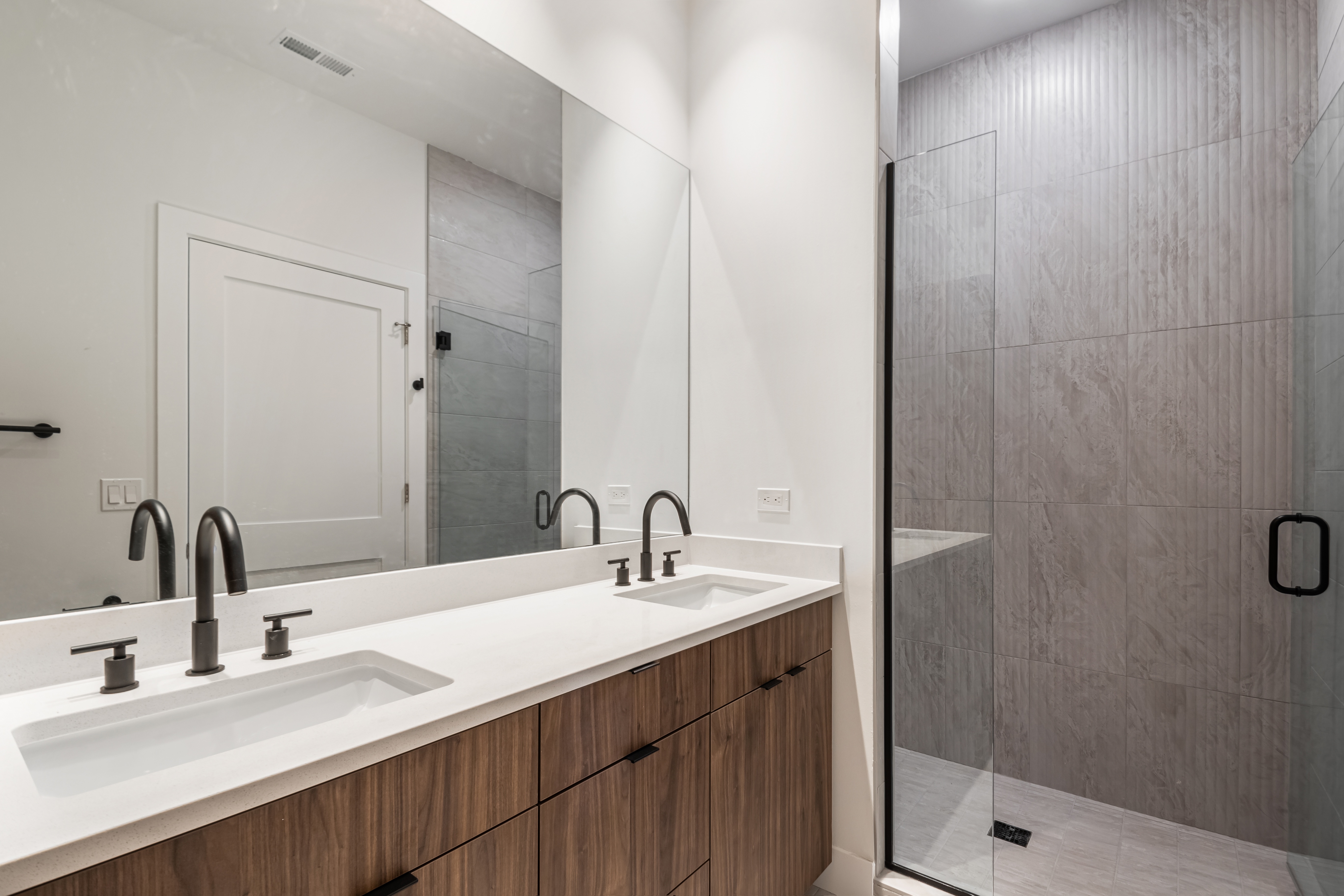 North + Damen 1628 N. Damen Ave, Chicago, IL 60647 - Leasing by Cross Street