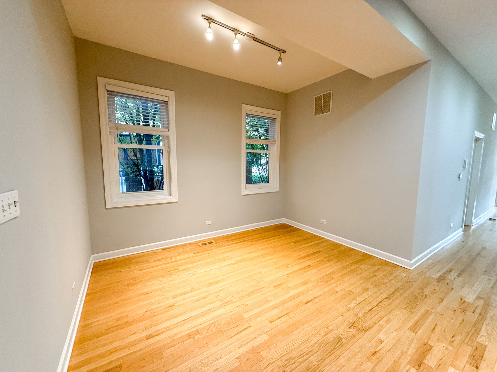 3716 N. Greenview Ave 3716 N. Greenview Ave, Chicago, IL 60613