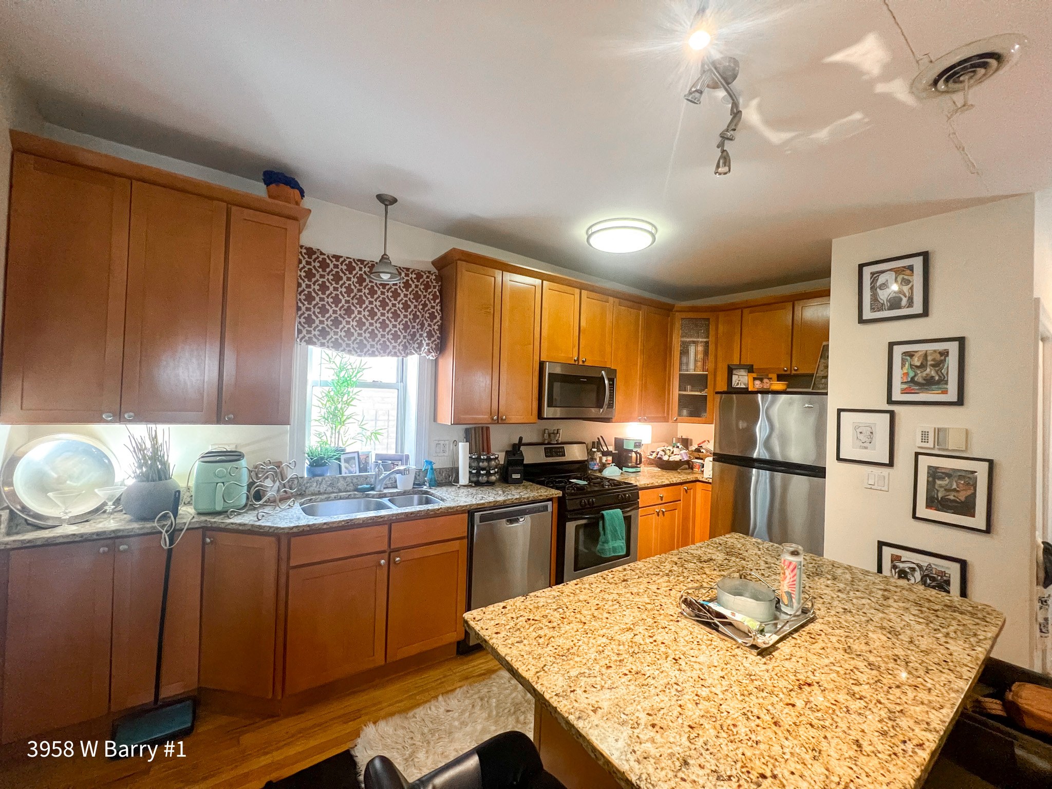 3101-03 N. Springfield / 3956-58 W. Barry 3101-03 N. Springfield, Chicago, IL 60618 - Leasing by Cross Street