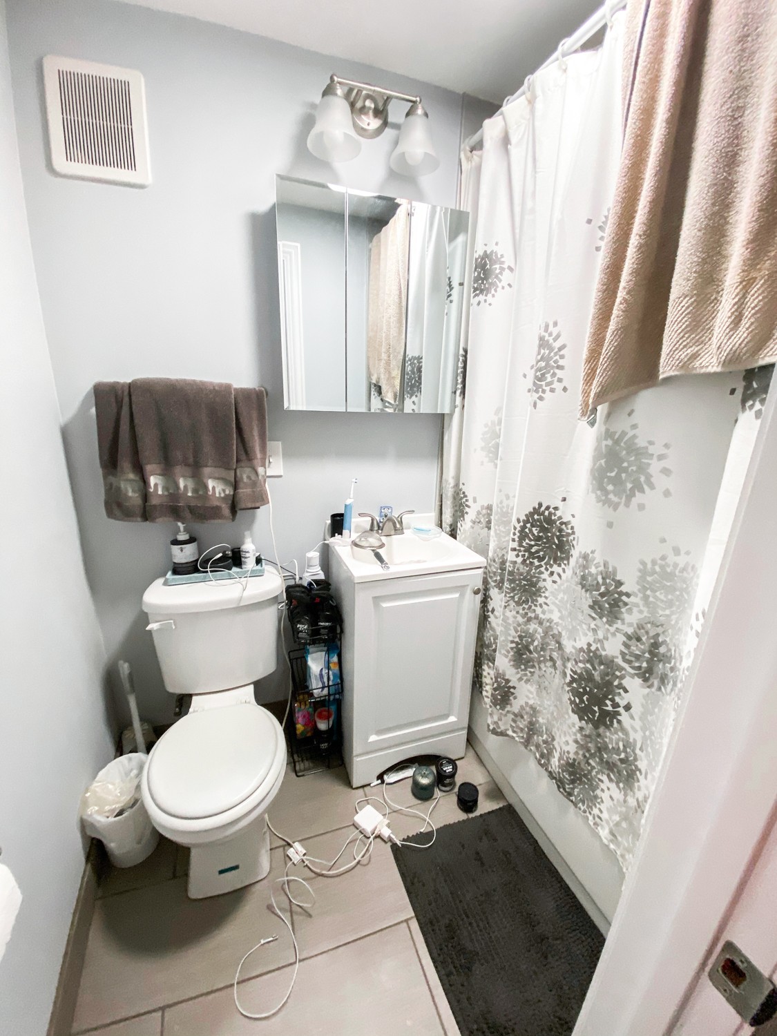 4135-37 N. Greenview Ave. 4135-37 N. Greenview Ave., Chicago, IL 60613 Lake View - Leasing by Cross Street