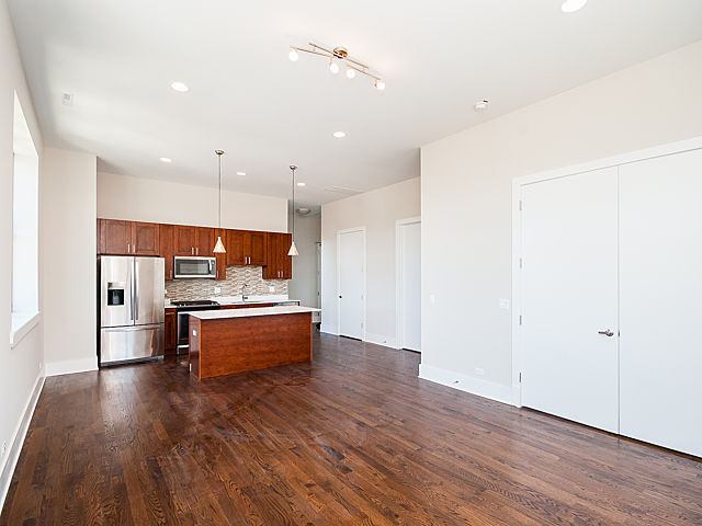 4601 N. Ravenswood Ave. 4601 N. Ravenswood Ave., Chicago, IL 60640 Ravenswood - Leasing by Cross Street