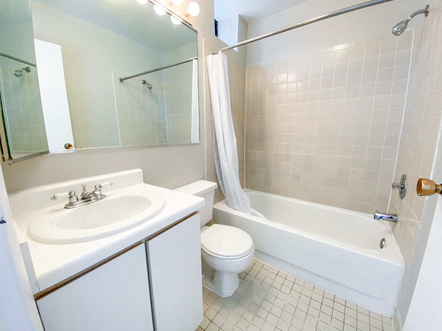 549 W. Aldine Ave. 549 W. Aldine Ave., Chicago, IL 60657 Lake View East - Leasing by Cross Street