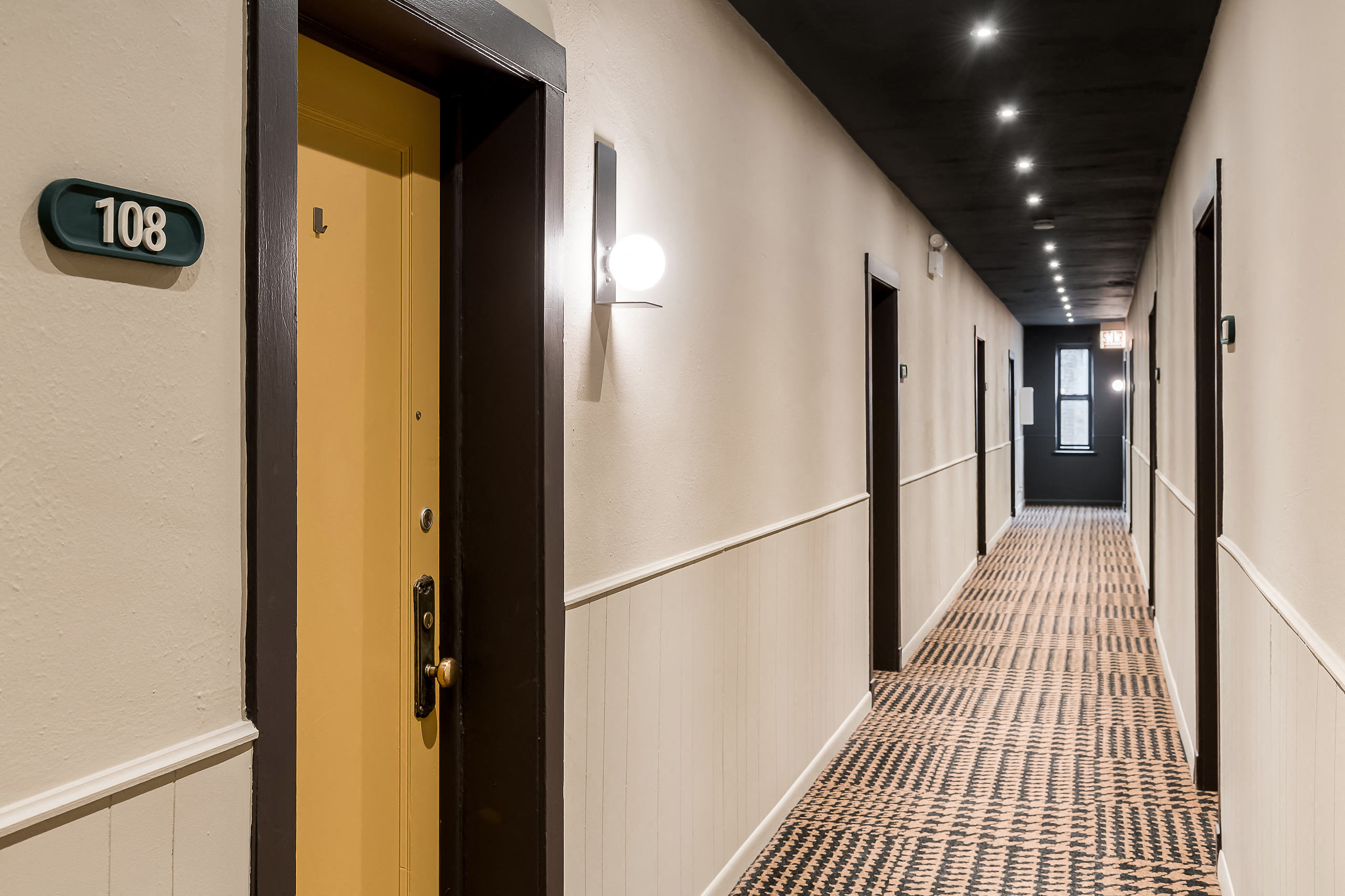 620 W. Surf St. 620 W. Surf St., Chicago, IL 60657 - Leasing by Cross Street