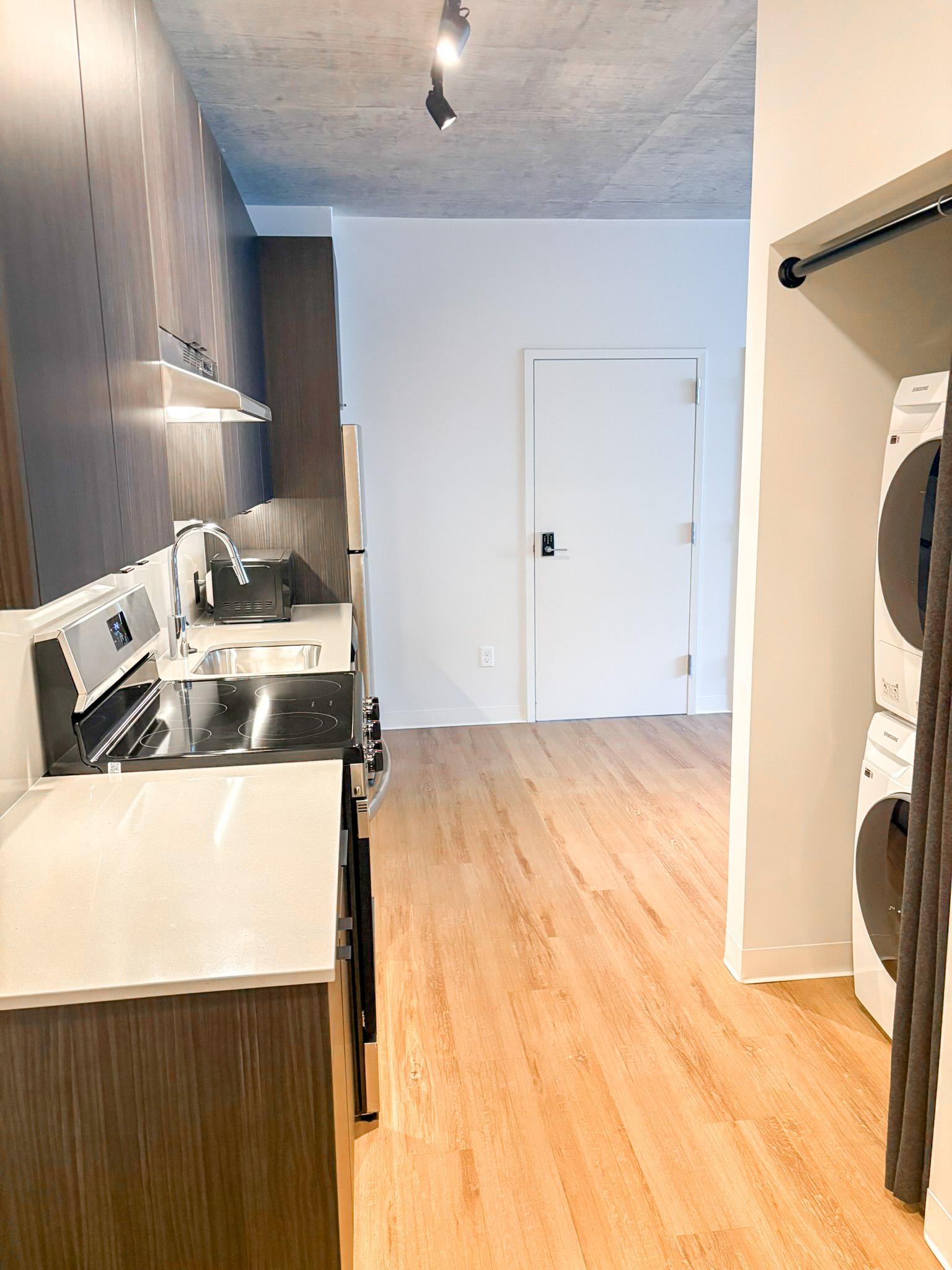 Straits Row 633 S. LaSalle St., Chicago, IL 60605