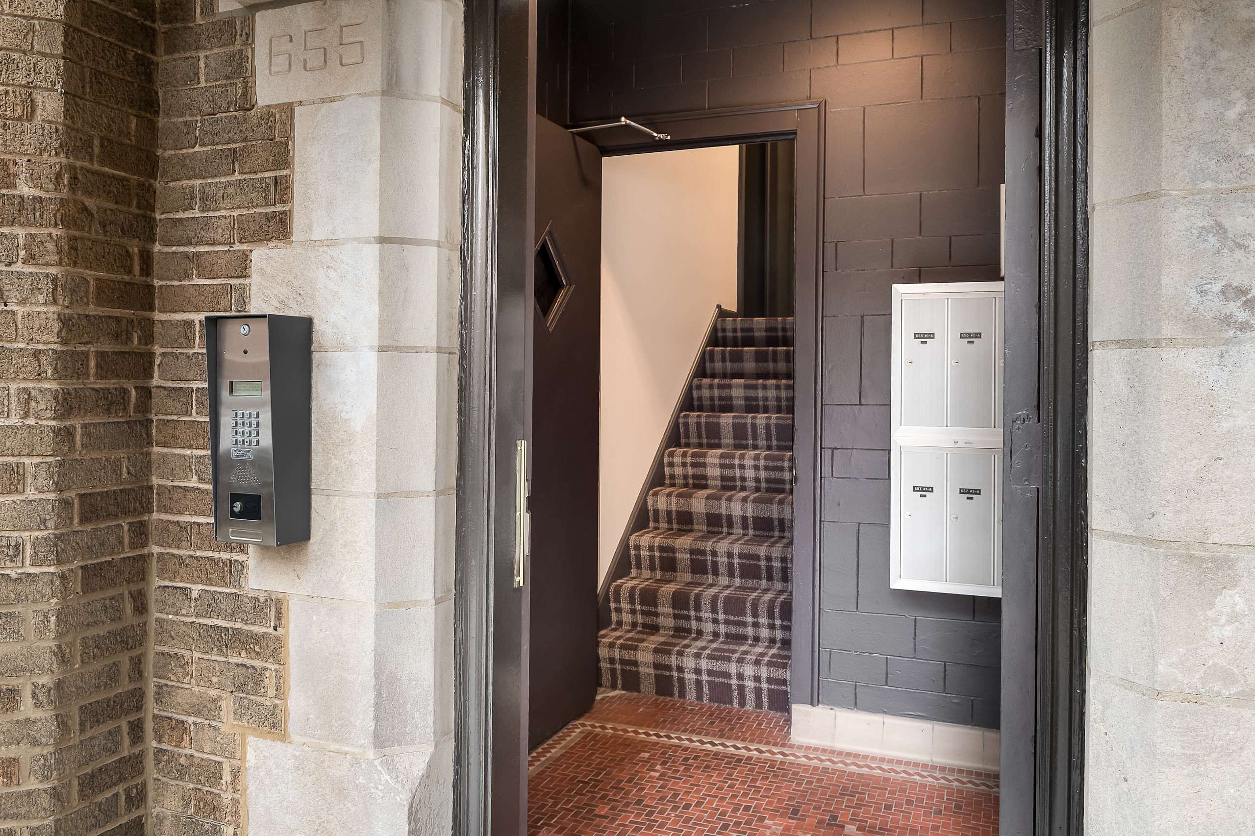 649-57 W. Oakdale Ave./2919-21 N. Clark St. 649-57 W. Oakdale Ave., Chicago, IL 60657 Lake View East - Leasing by Cross Street