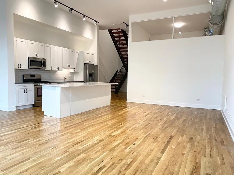 1348 N. Milwaukee Ave. 1348 N. Milwaukee Ave., Chicago 60622 Wicker Park - Leasing by Cross Street