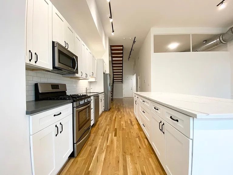 1348 N. Milwaukee Ave. 1348 N. Milwaukee Ave., Chicago 60622 Wicker Park - Leasing by Cross Street