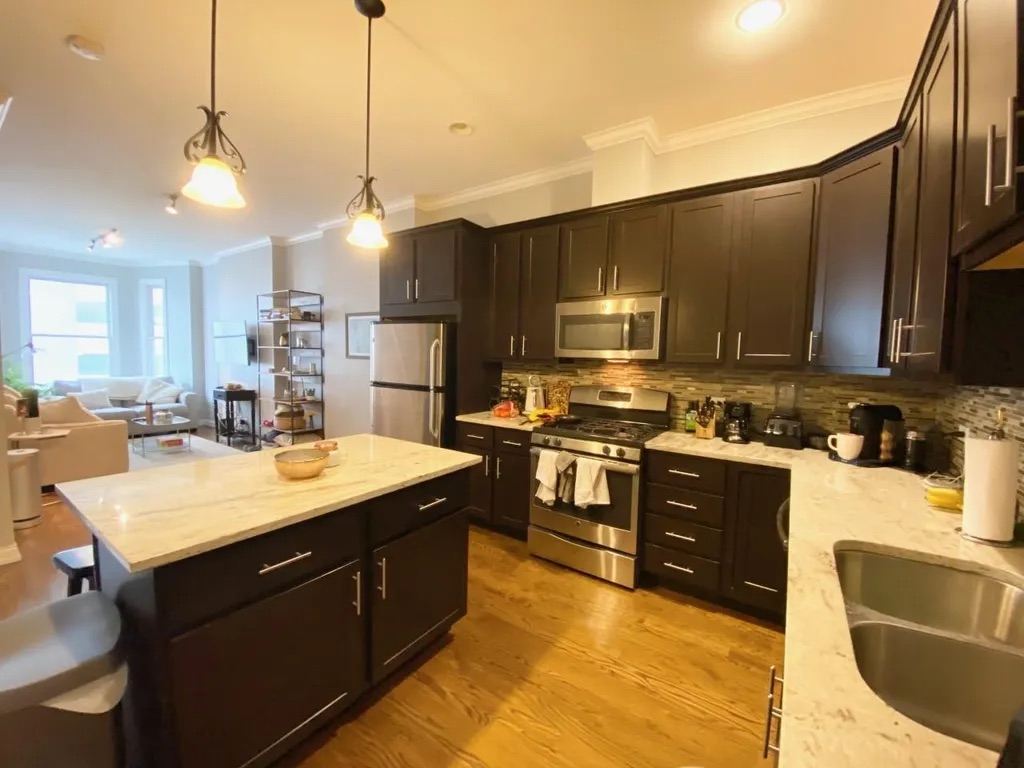 2835 N Clark 2835 N. Clark St., Chicago, IL 60657 Lake View - Leasing by Cross Street