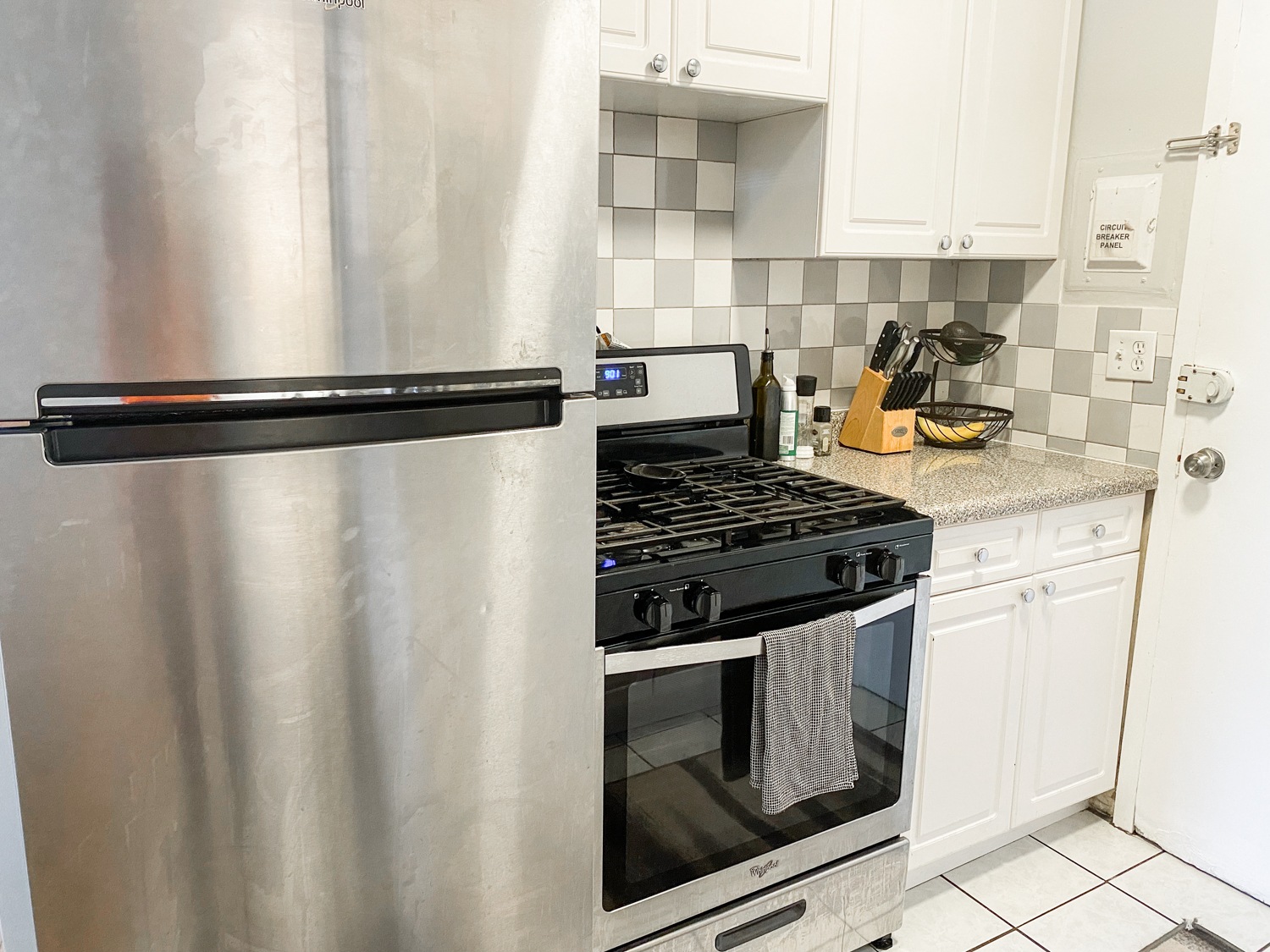 959 W. Webster 959 W. Webster, Chicago, IL 60614 - Leasing by Cross Street