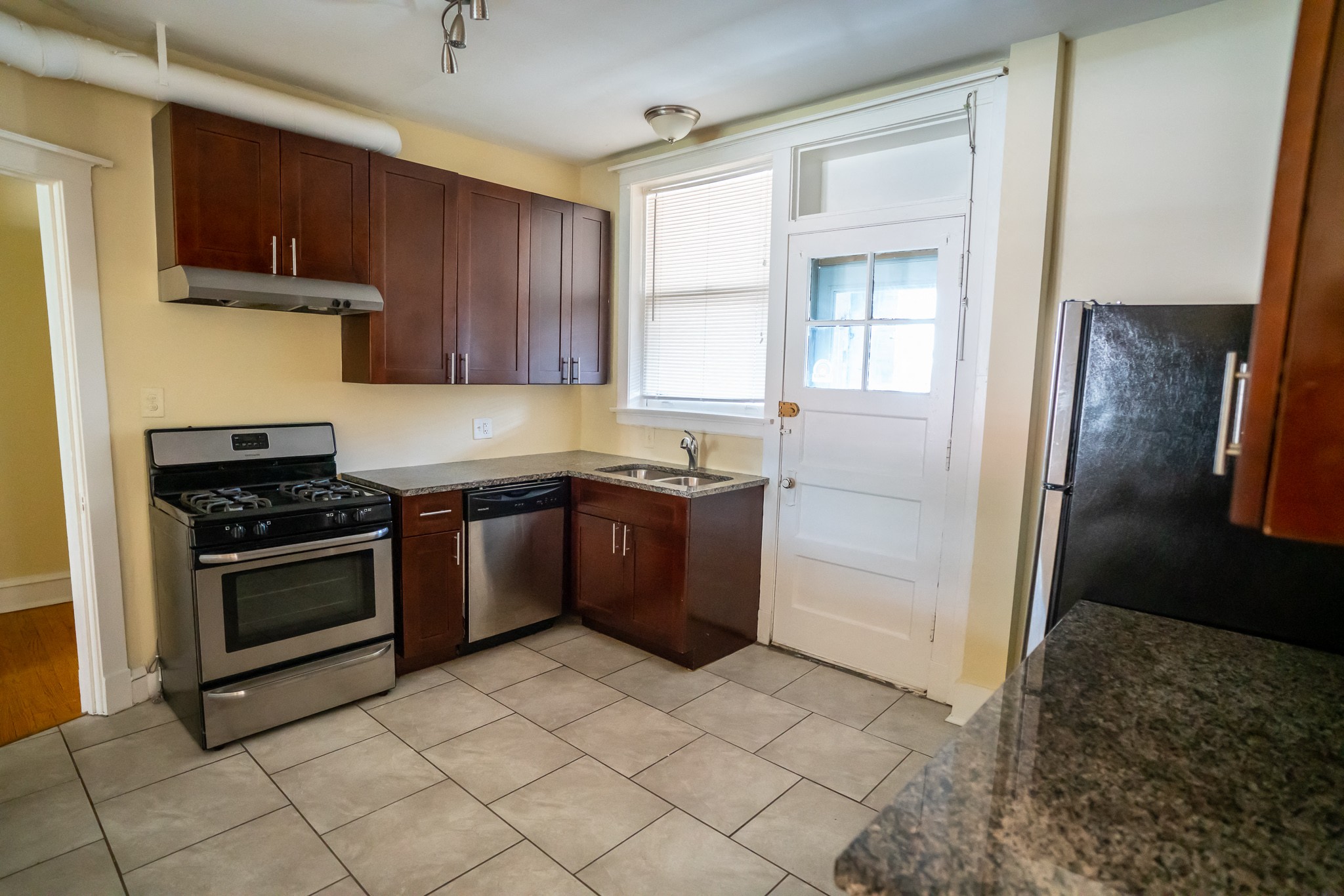 3305-09 W. Sunnyside Ave./4458 N. Spaulding Ave. 3305-09 W. Sunnyside Ave., Chicago, IL 60625 Irving Park - Leasing by Cross Street