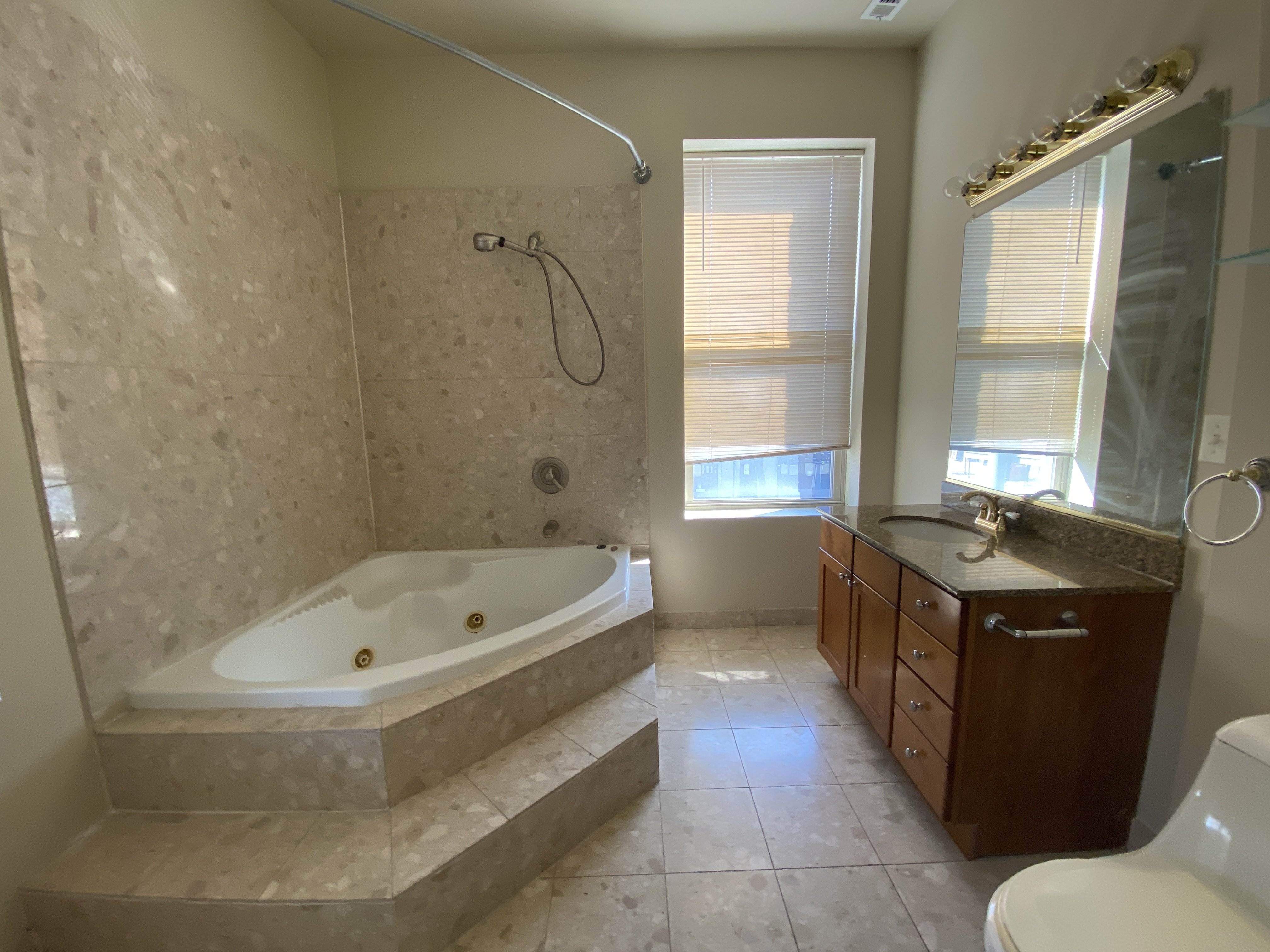 3552-54 N. Southport Ave. 3552-54 N. Southport Ave., Chicago, IL 60657 - Leasing by Cross Street