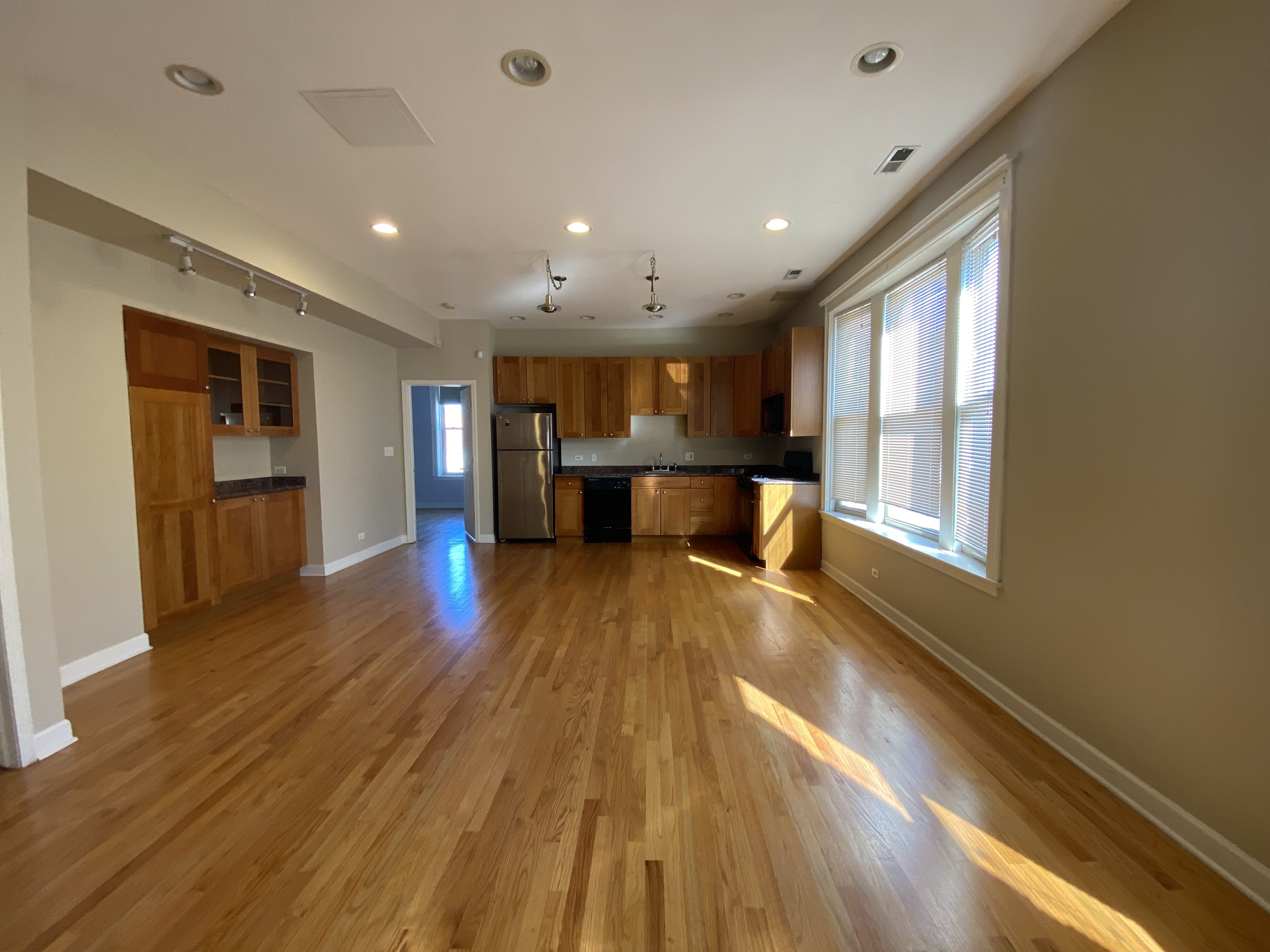3552-54 N. Southport Ave. 3552-54 N. Southport Ave., Chicago, IL 60657 - Leasing by Cross Street