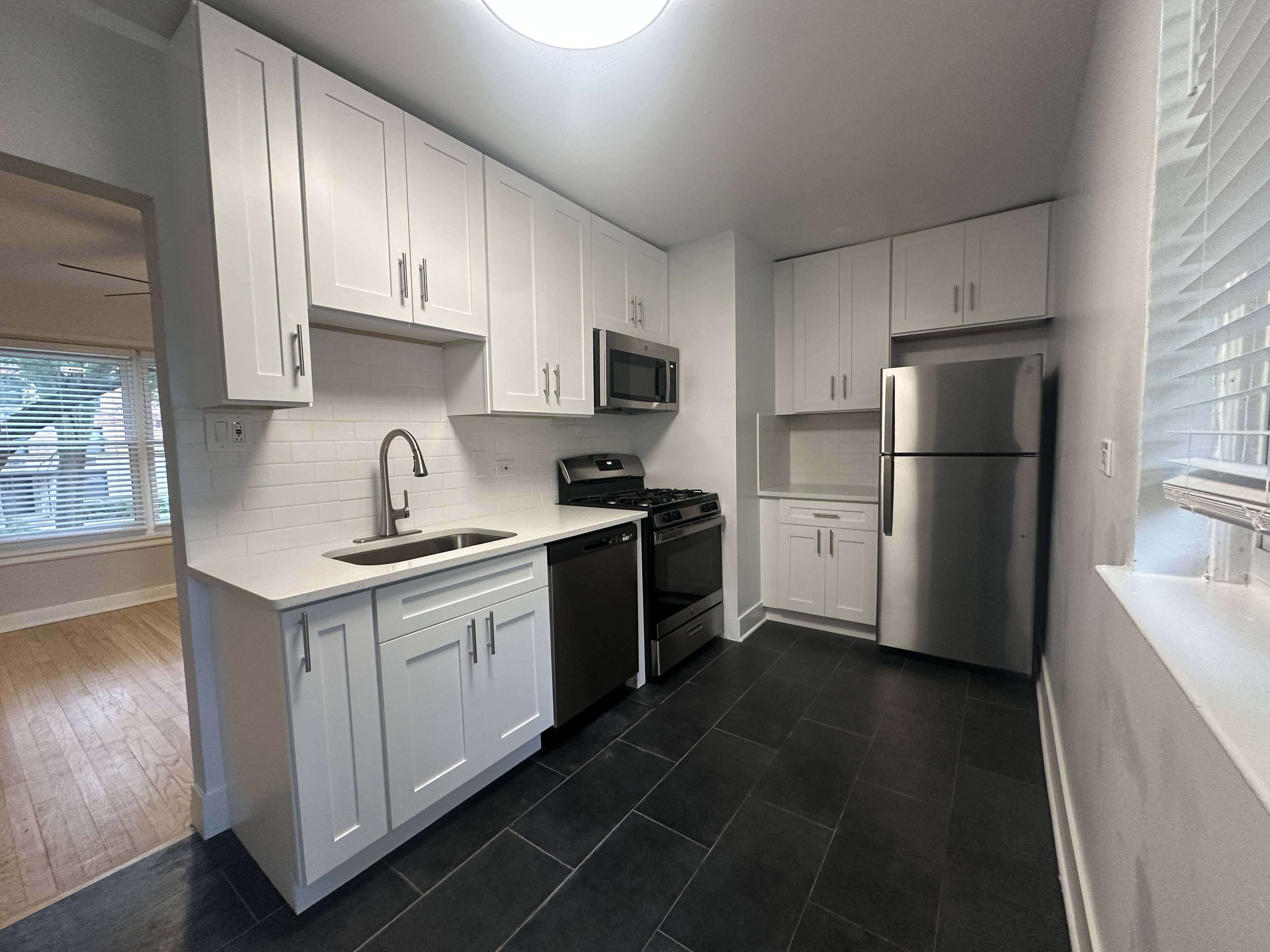 2548-58 W Fitch Ave 2548-58 W Fitch Ave, Chicago Il, IL 60645 Rogers Park - Leasing by Cross Street