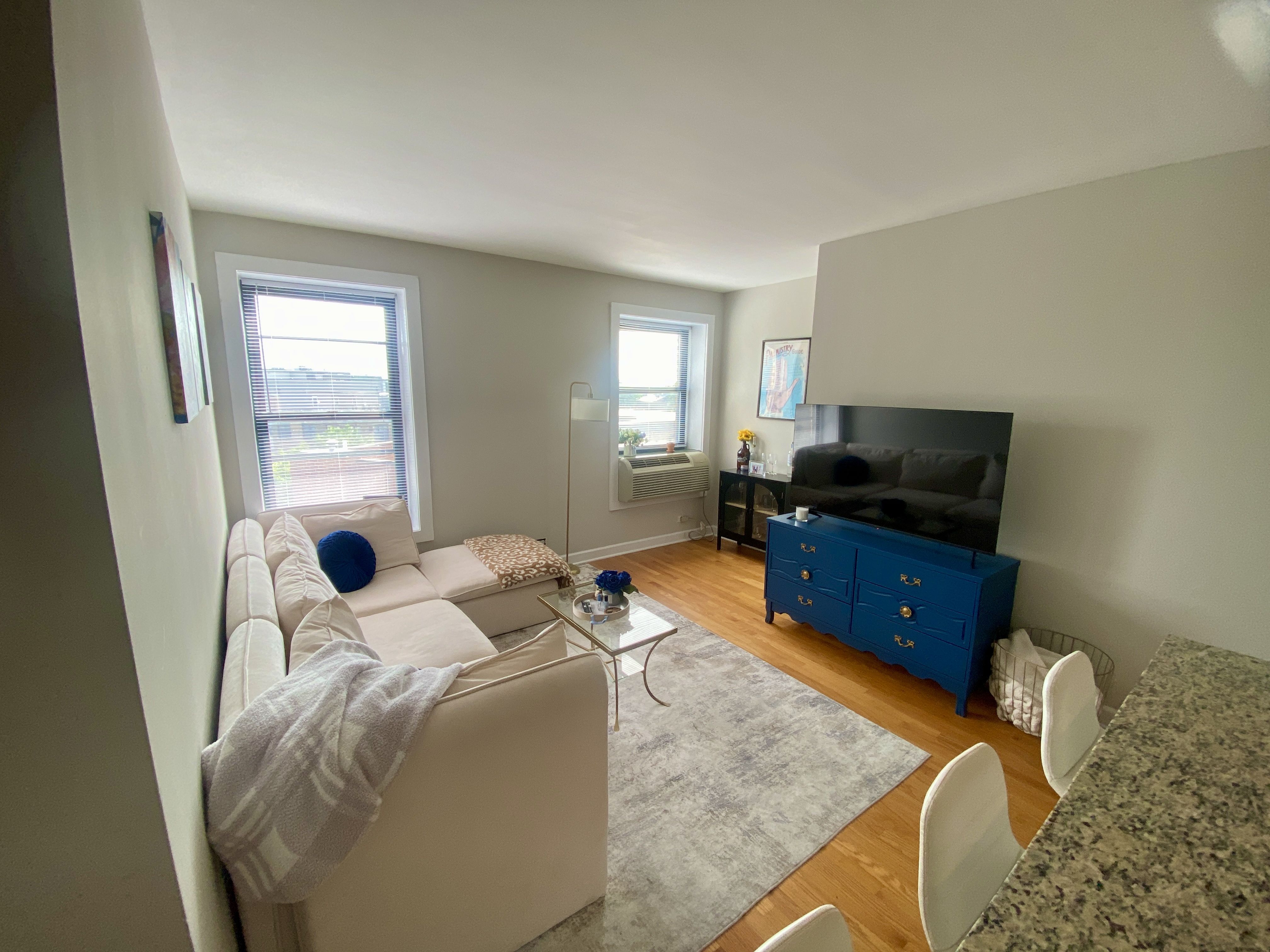1170 N. Milwaukee Ave. 1170 N. Milwaukee Ave., Chicago 60622 West Town - Leasing by Cross Street