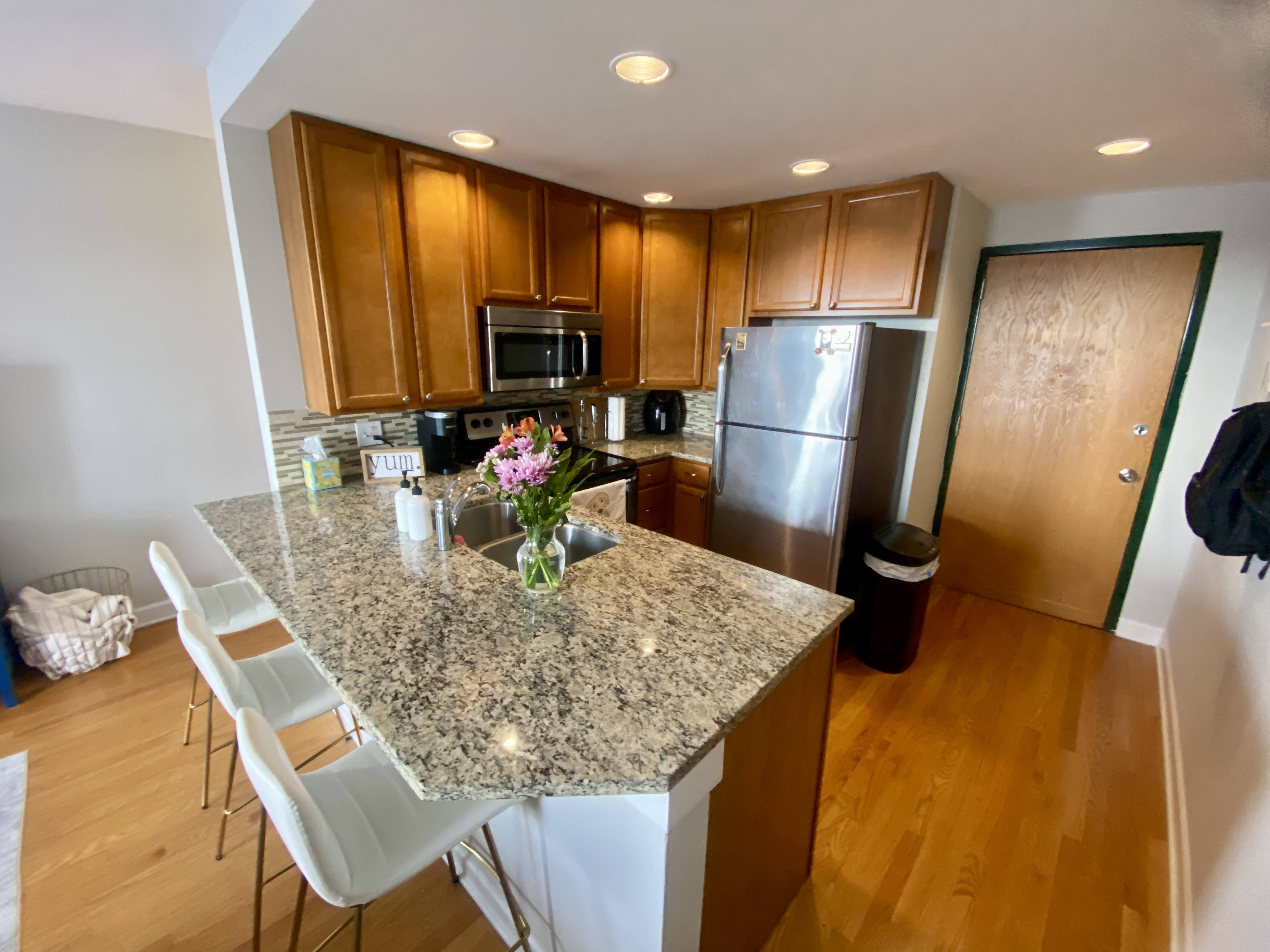 1170 N. Milwaukee Ave. 1170 N. Milwaukee Ave., Chicago 60622 West Town - Leasing by Cross Street